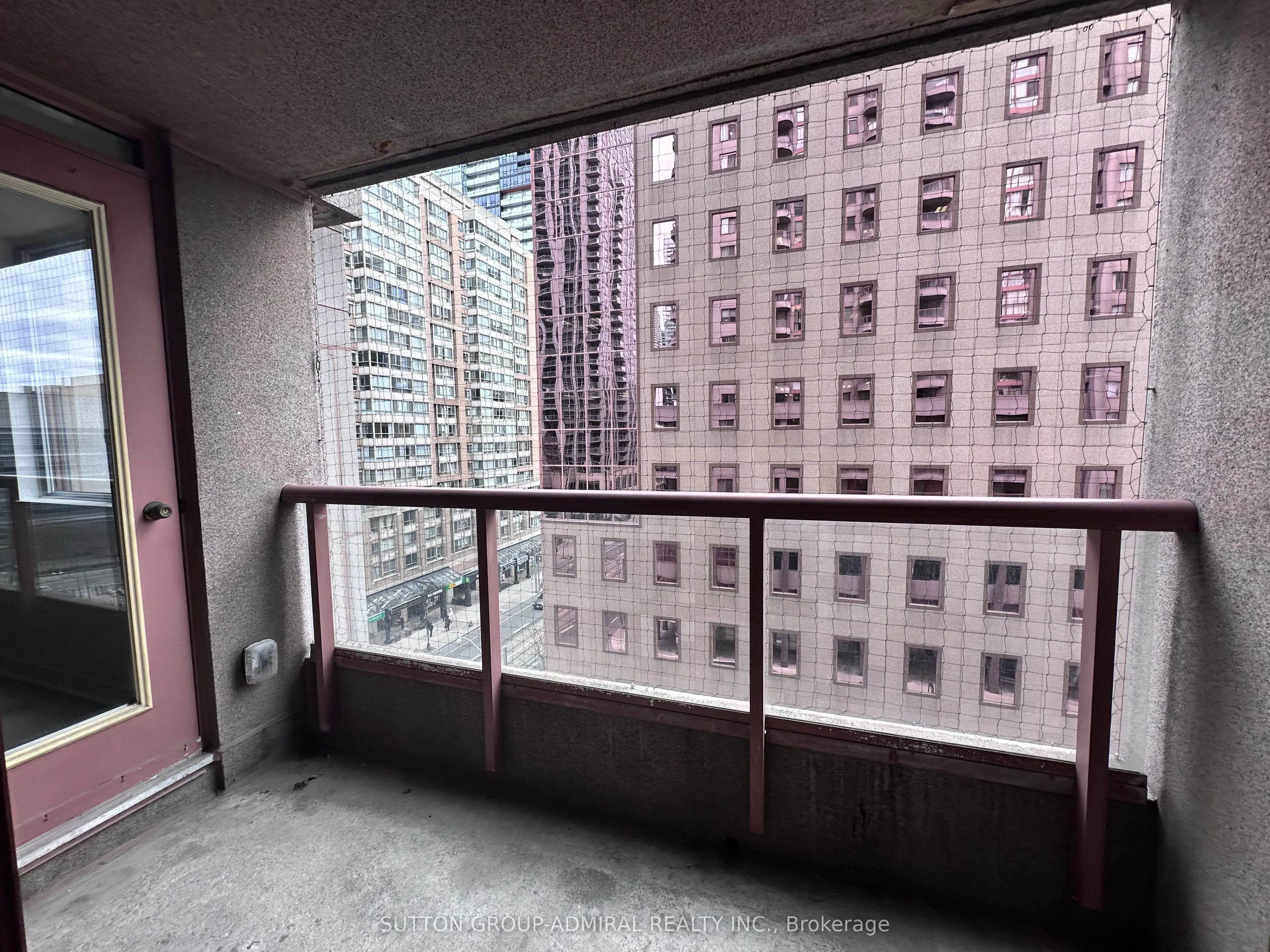 736 Bay Street, #409