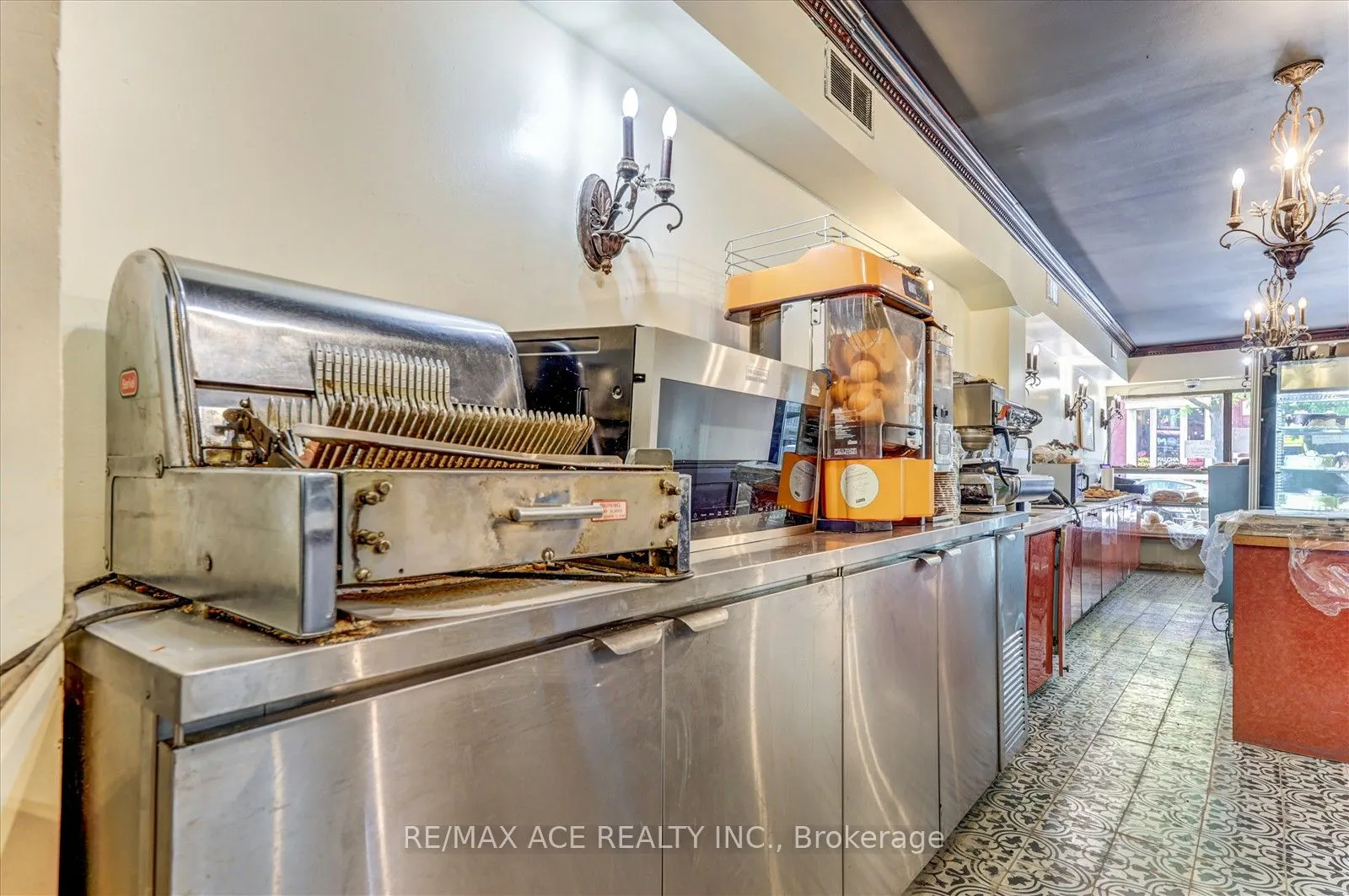 589 Parliament Street E