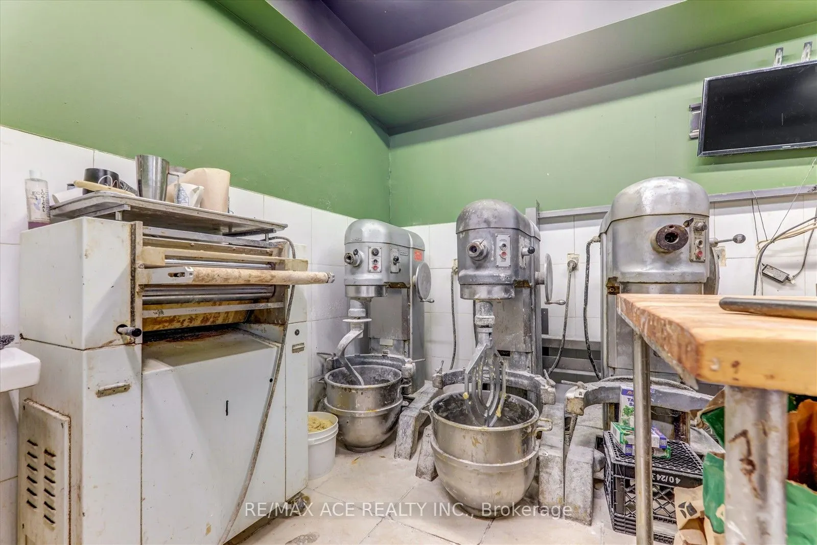 589 Parliament Street E