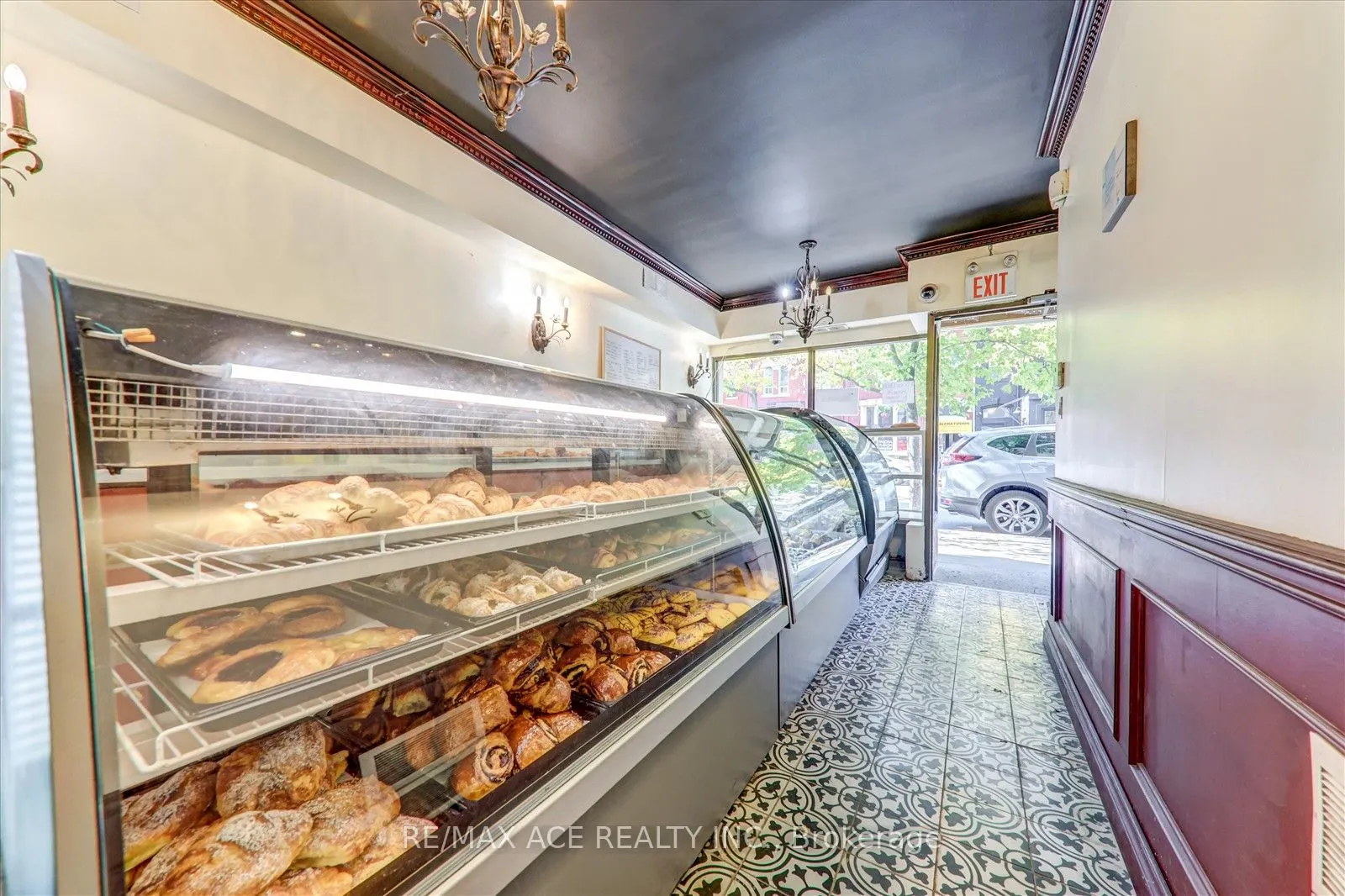 589 Parliament Street E