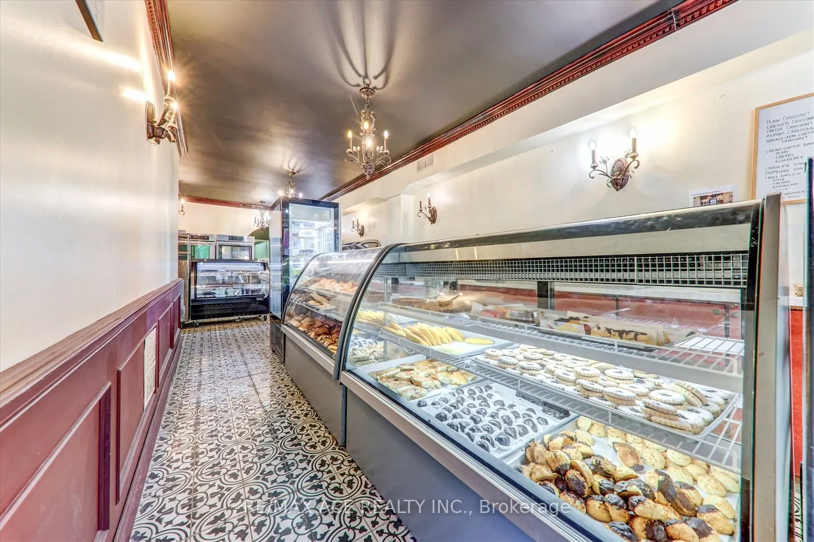 589 Parliament Street E