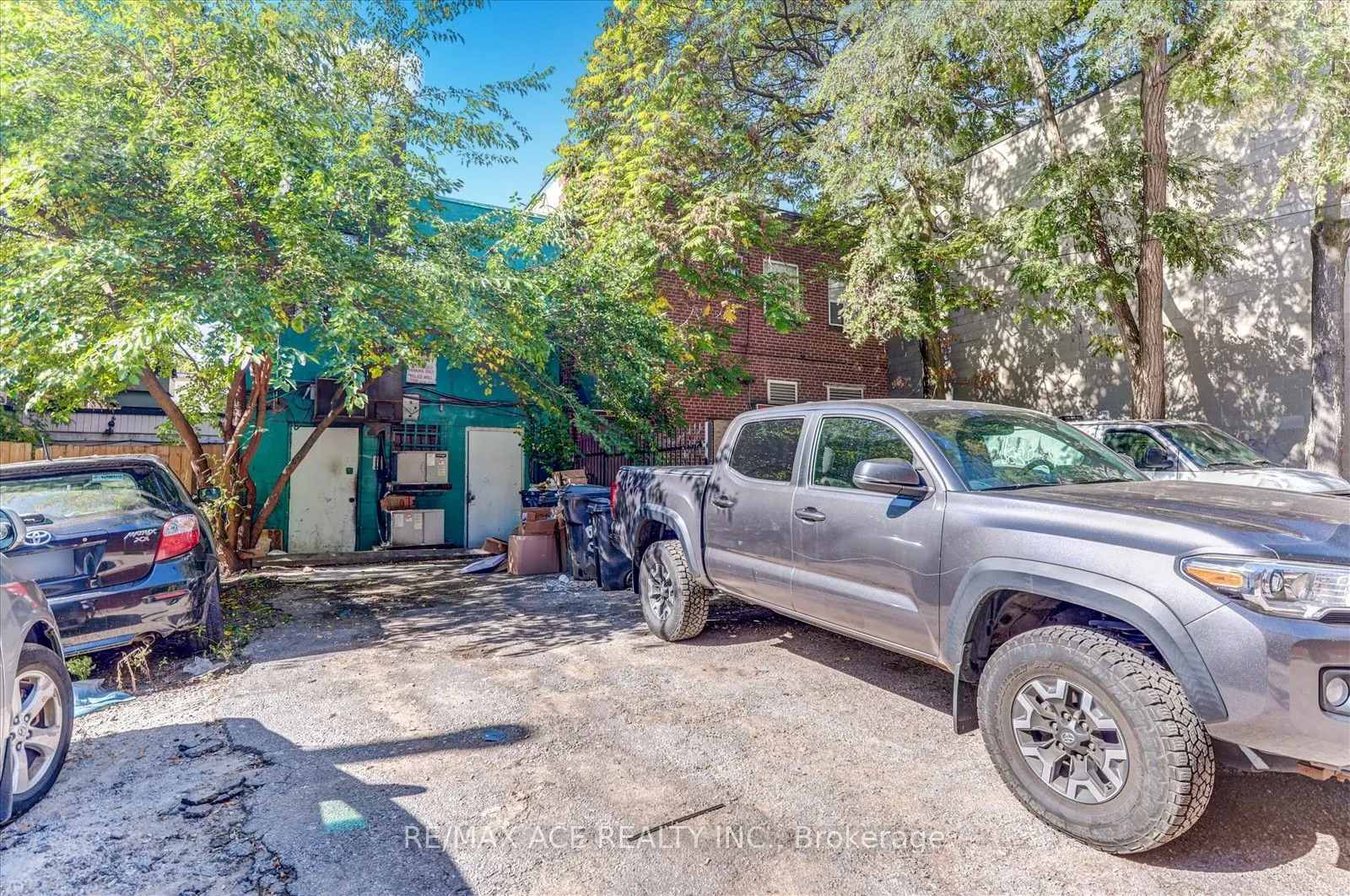 589 Parliament Street E