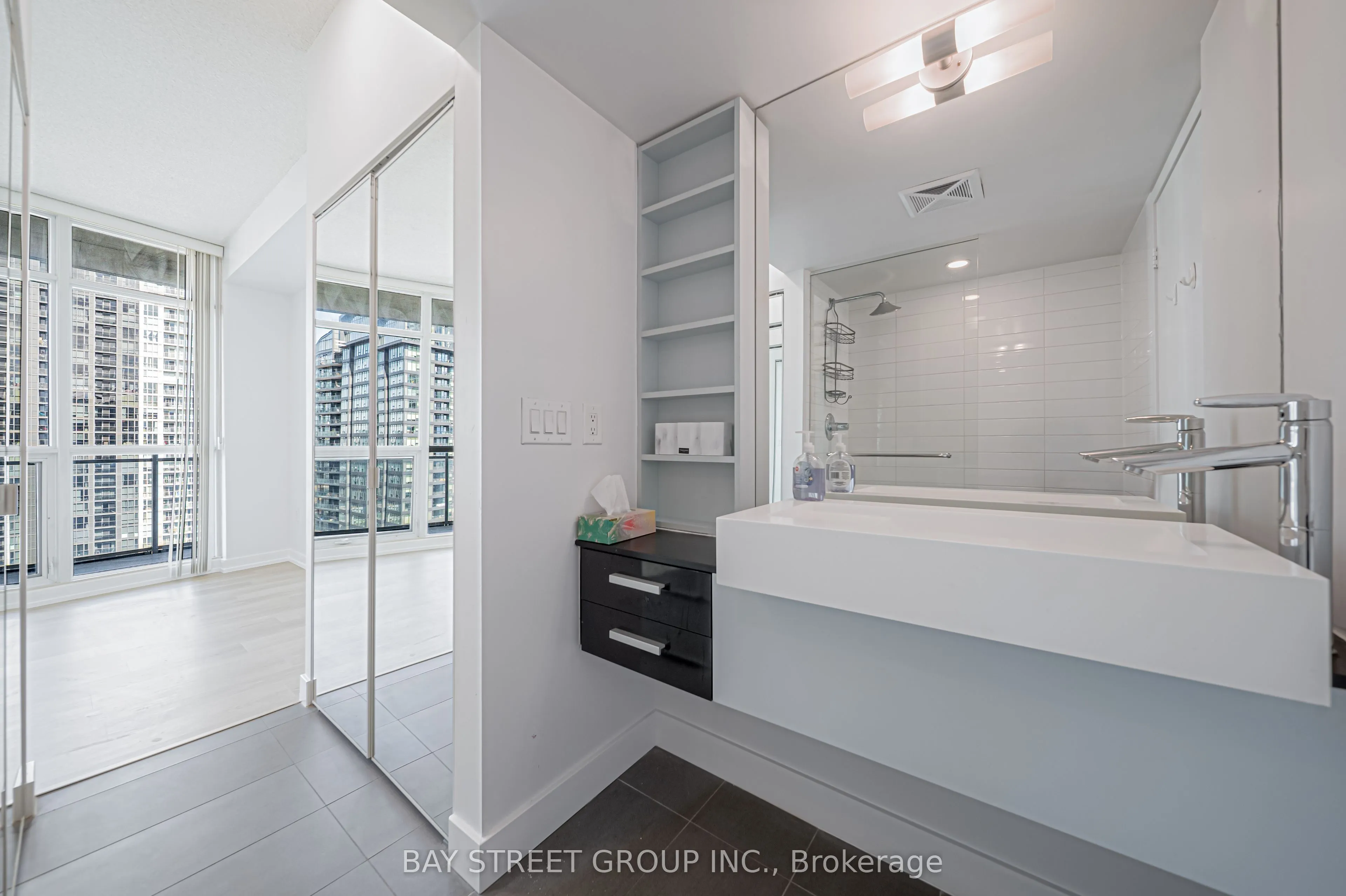 38 Dan Leckie Way, #2807