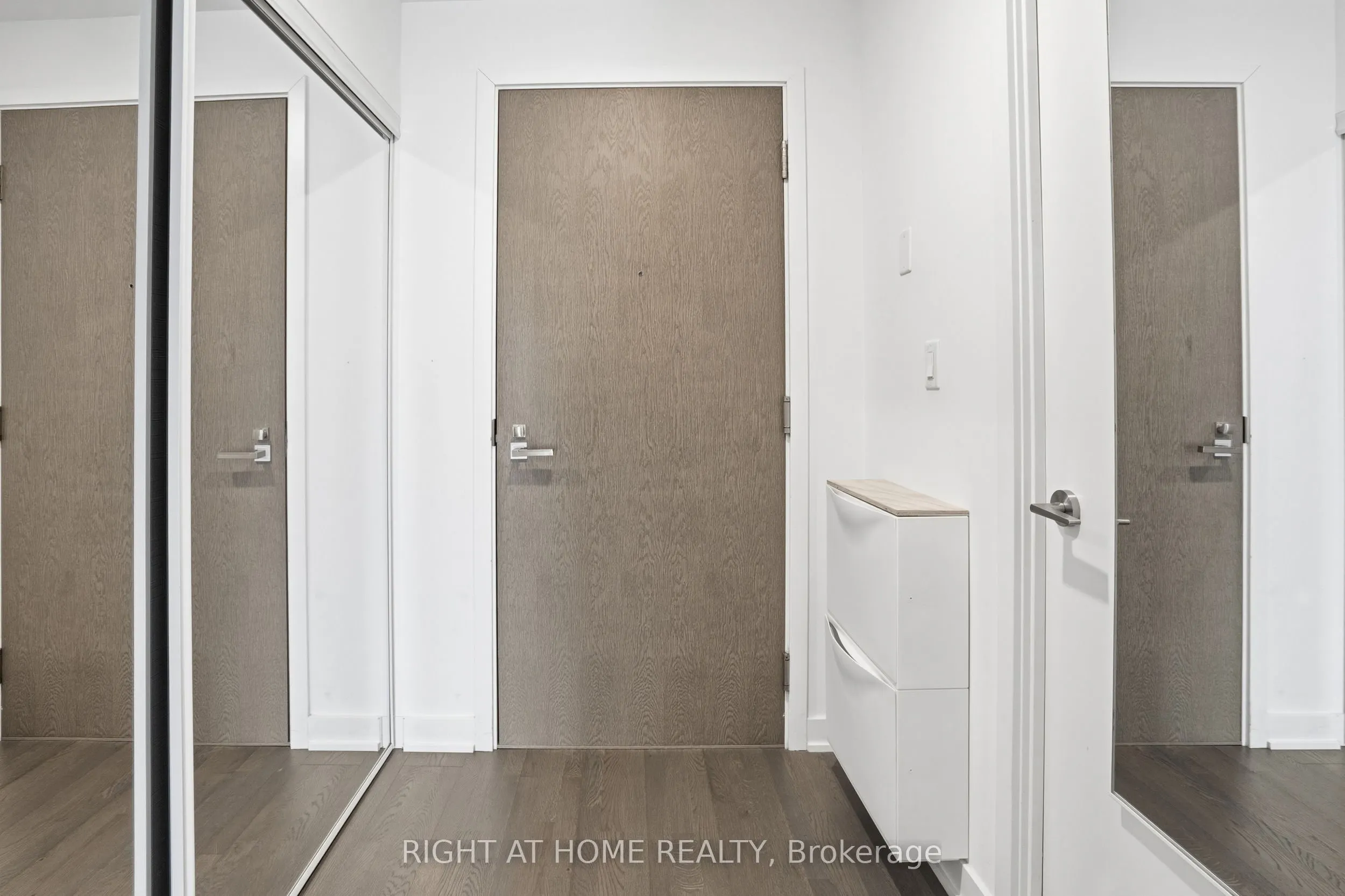 109 Ossington Avenue, #406