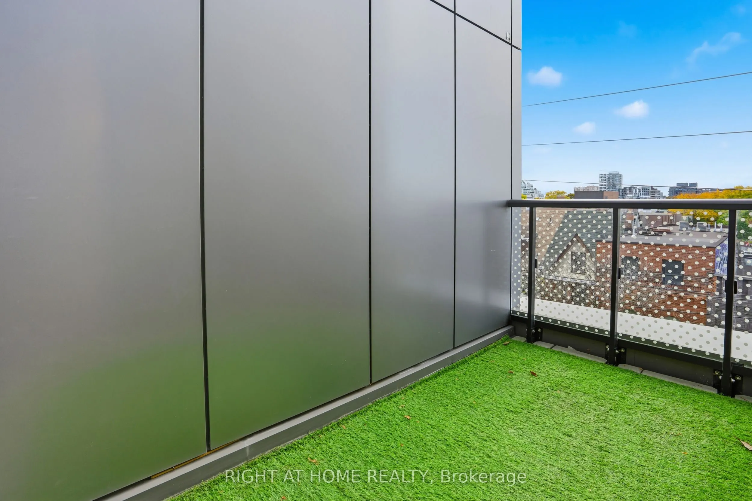 109 Ossington Avenue, #406