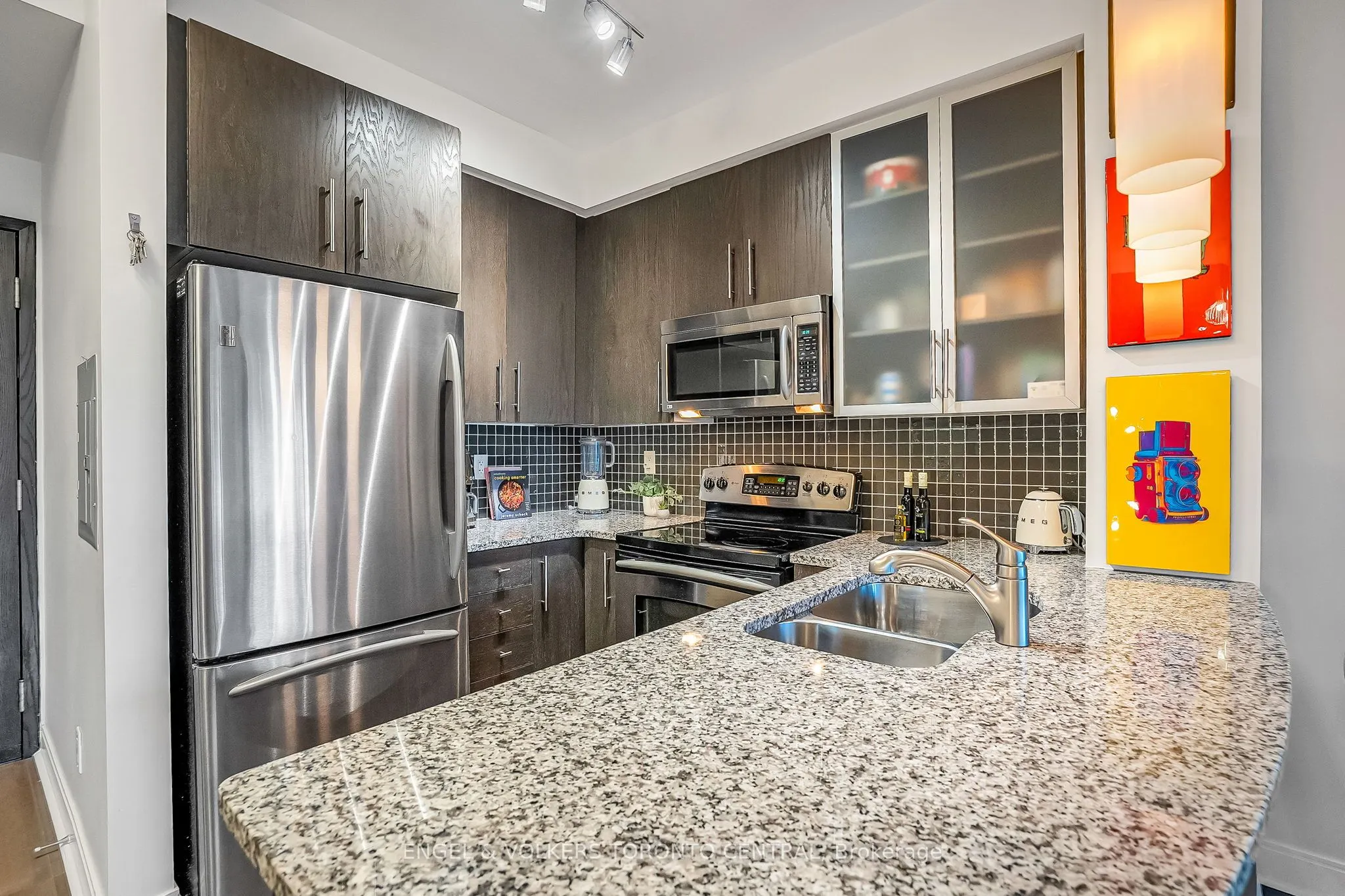 18 Yorkville Avenue, #306