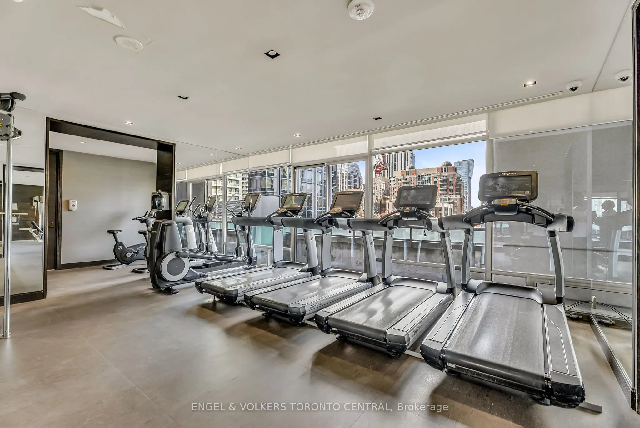 18 Yorkville Avenue, #306