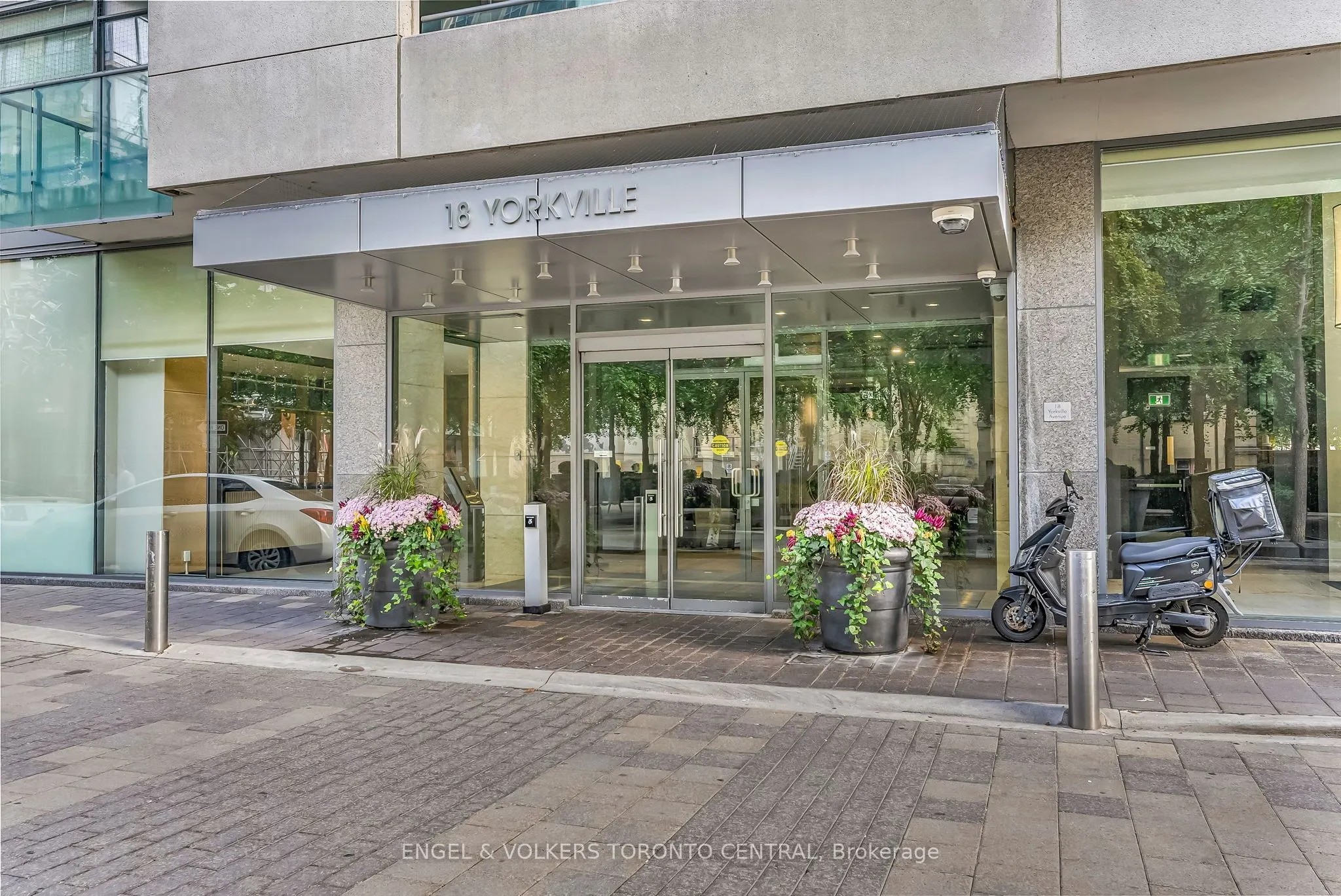 18 Yorkville Avenue, #306