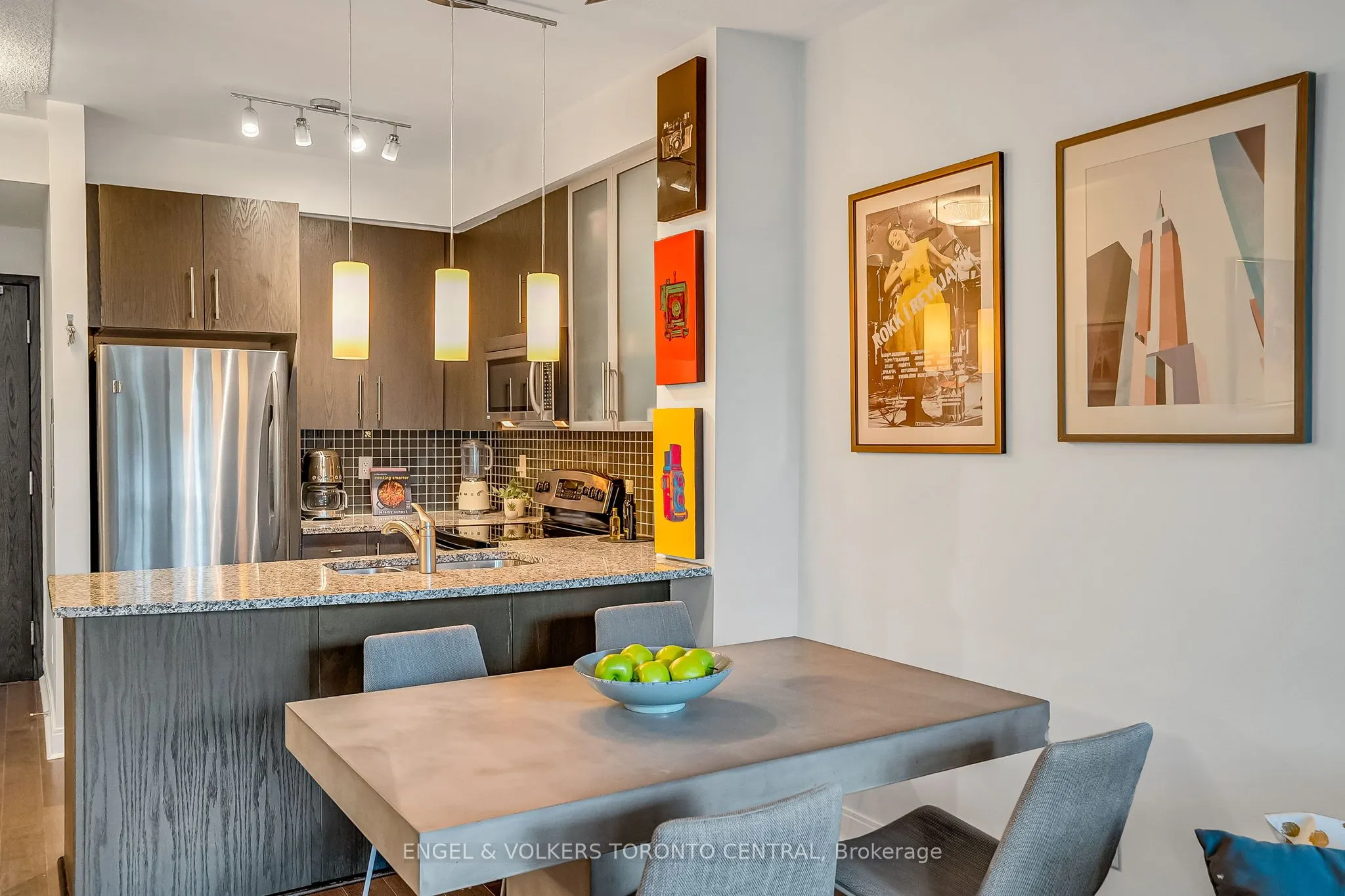 18 Yorkville Avenue, #306