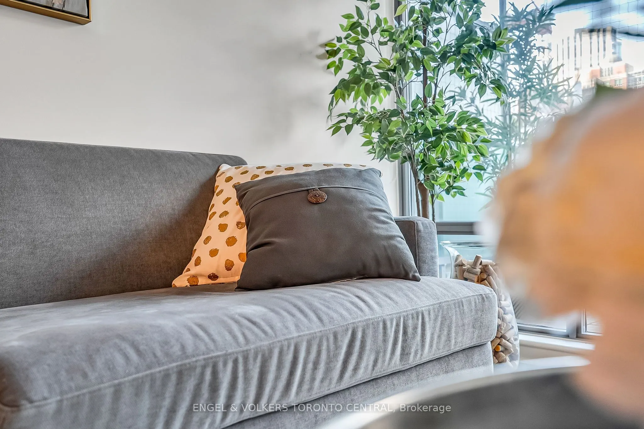 18 Yorkville Avenue, #306