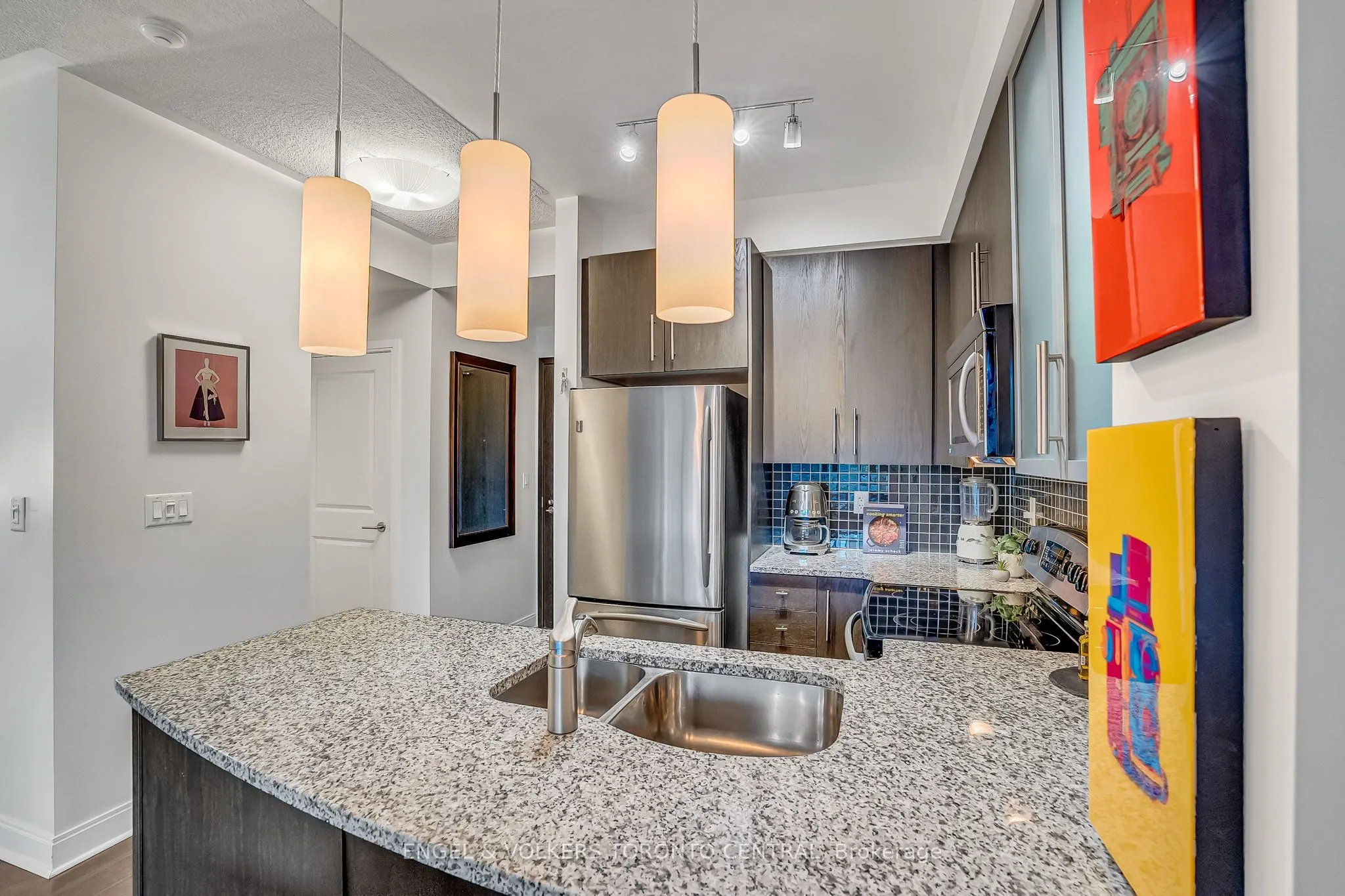 18 Yorkville Avenue, #306