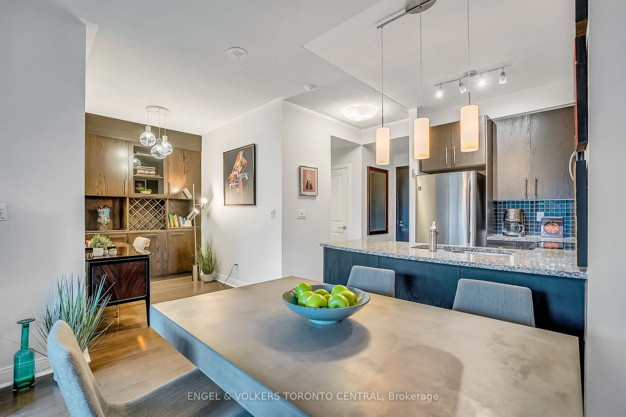 18 Yorkville Avenue, #306