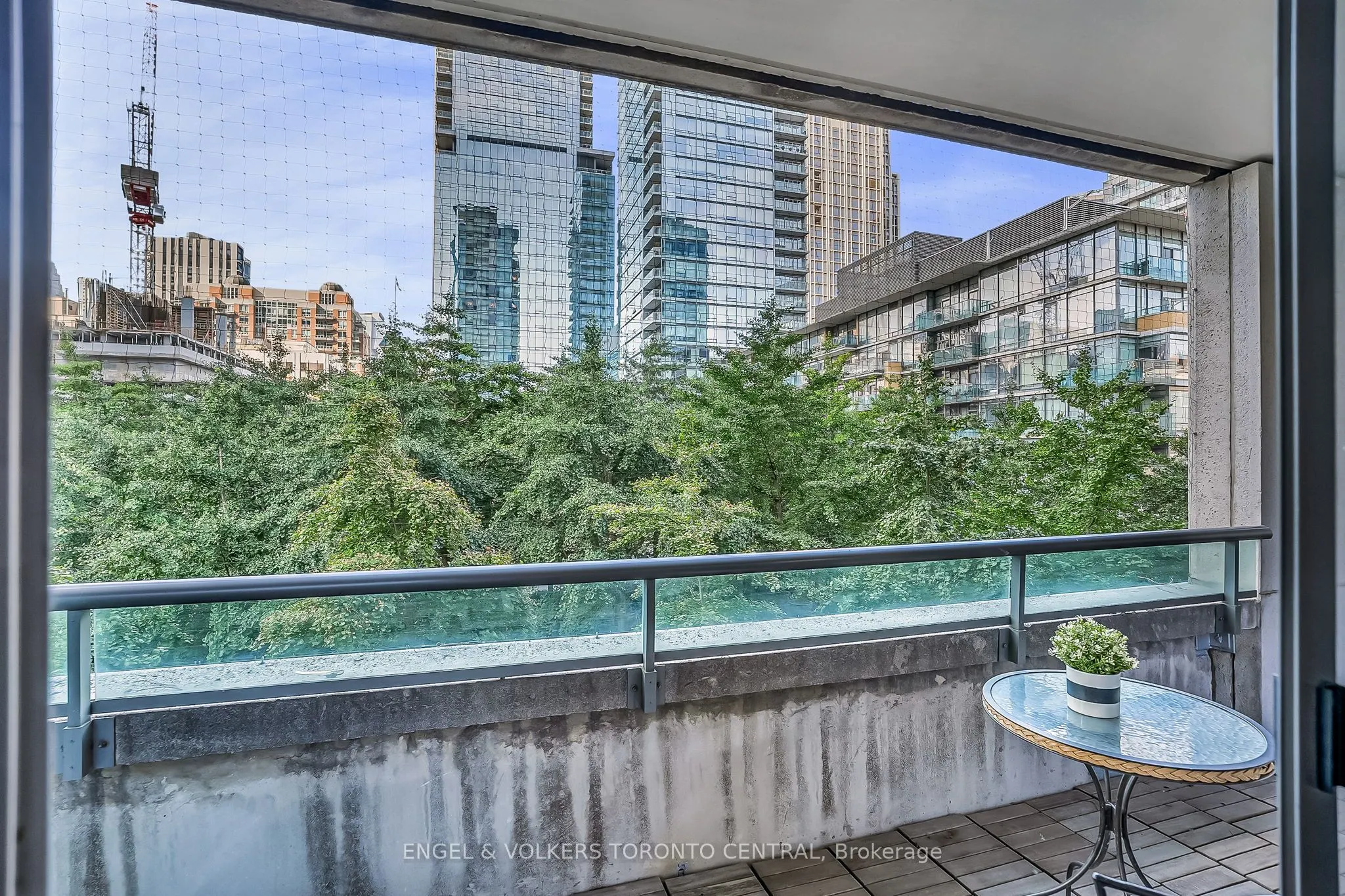 18 Yorkville Avenue, #306