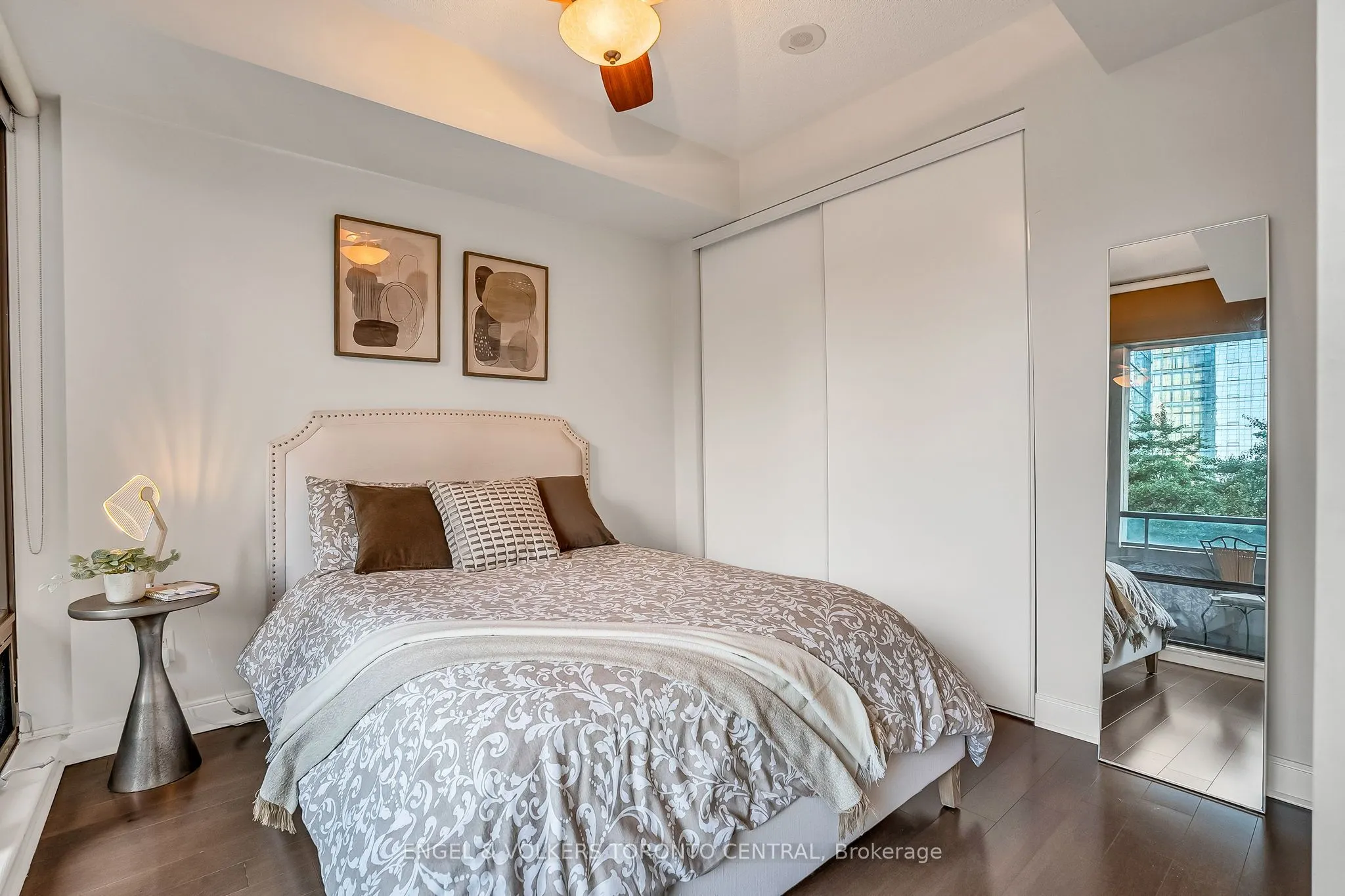 18 Yorkville Avenue, #306