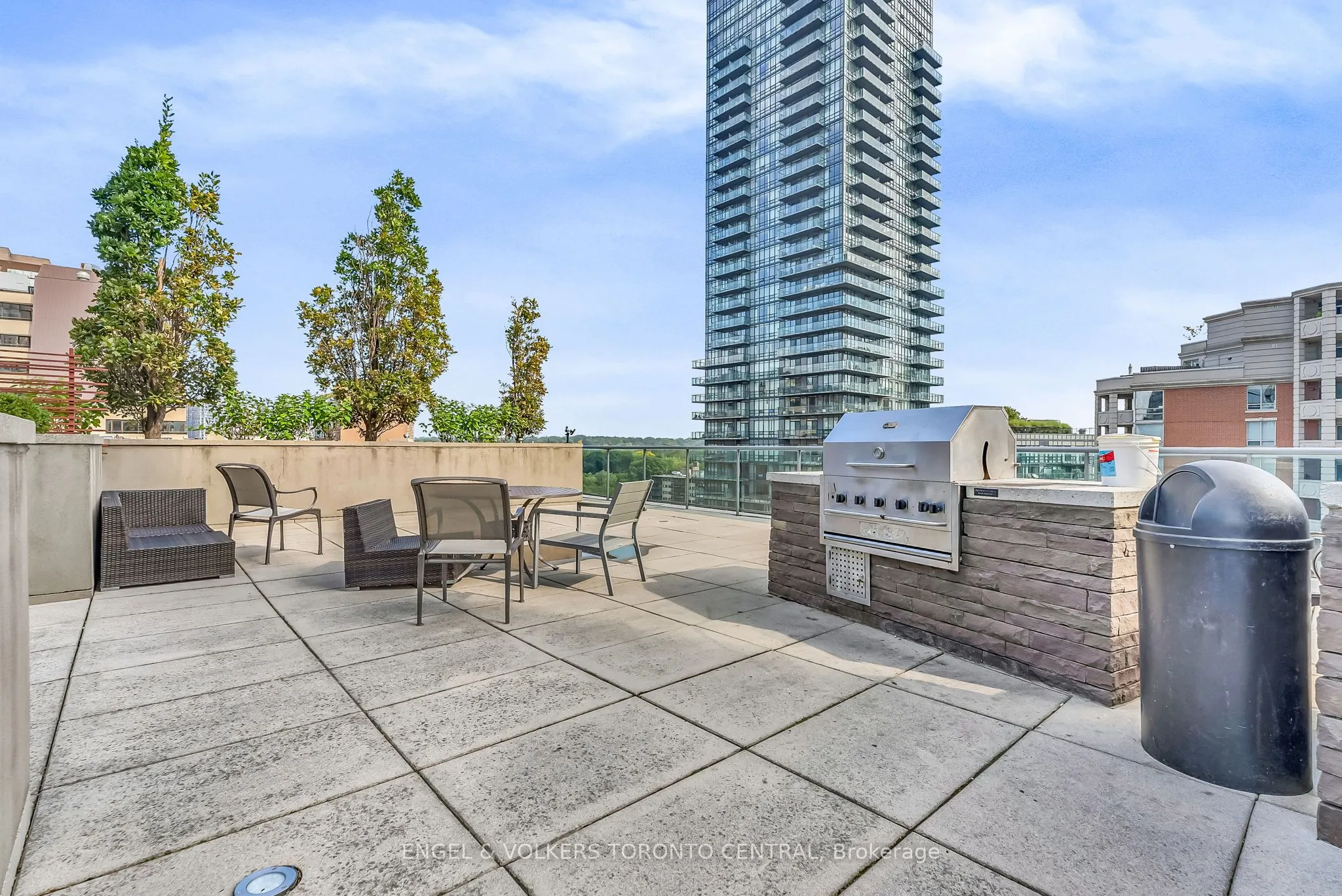 18 Yorkville Avenue, #306