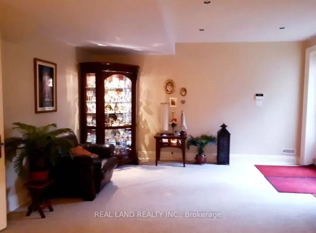 102 Hollywood Avenue, #Basement