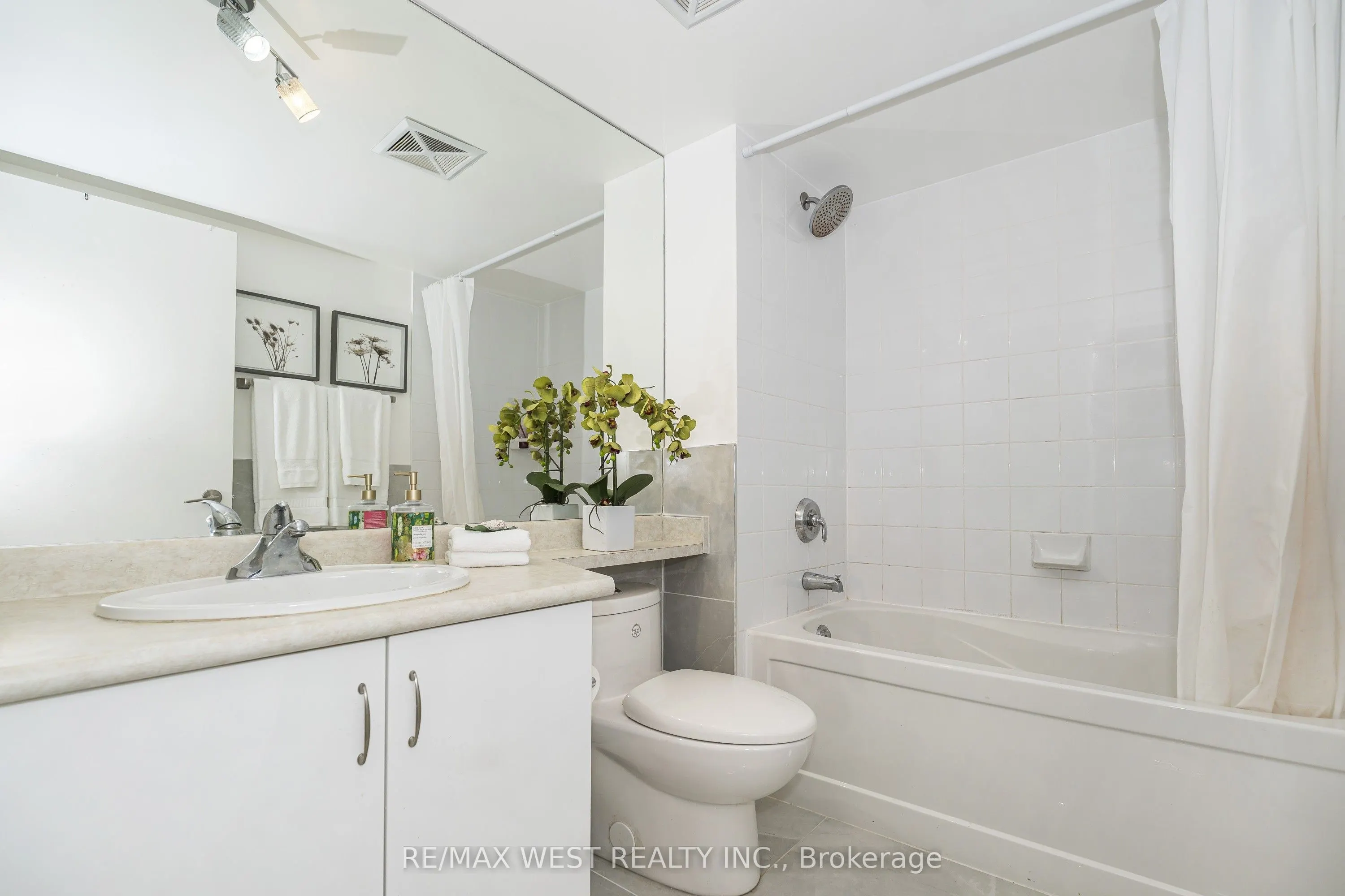 209 Fort York Boulevard, #465