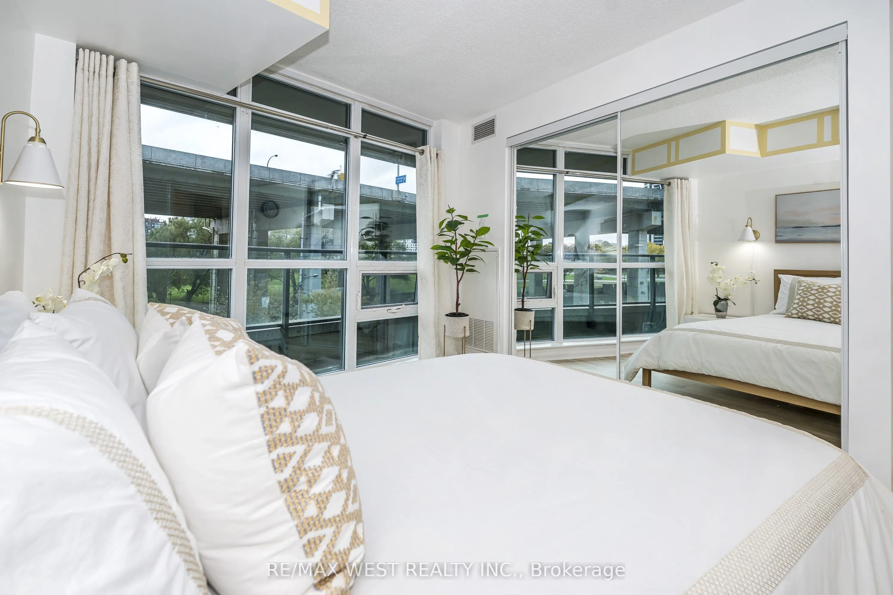 209 Fort York Boulevard, #465