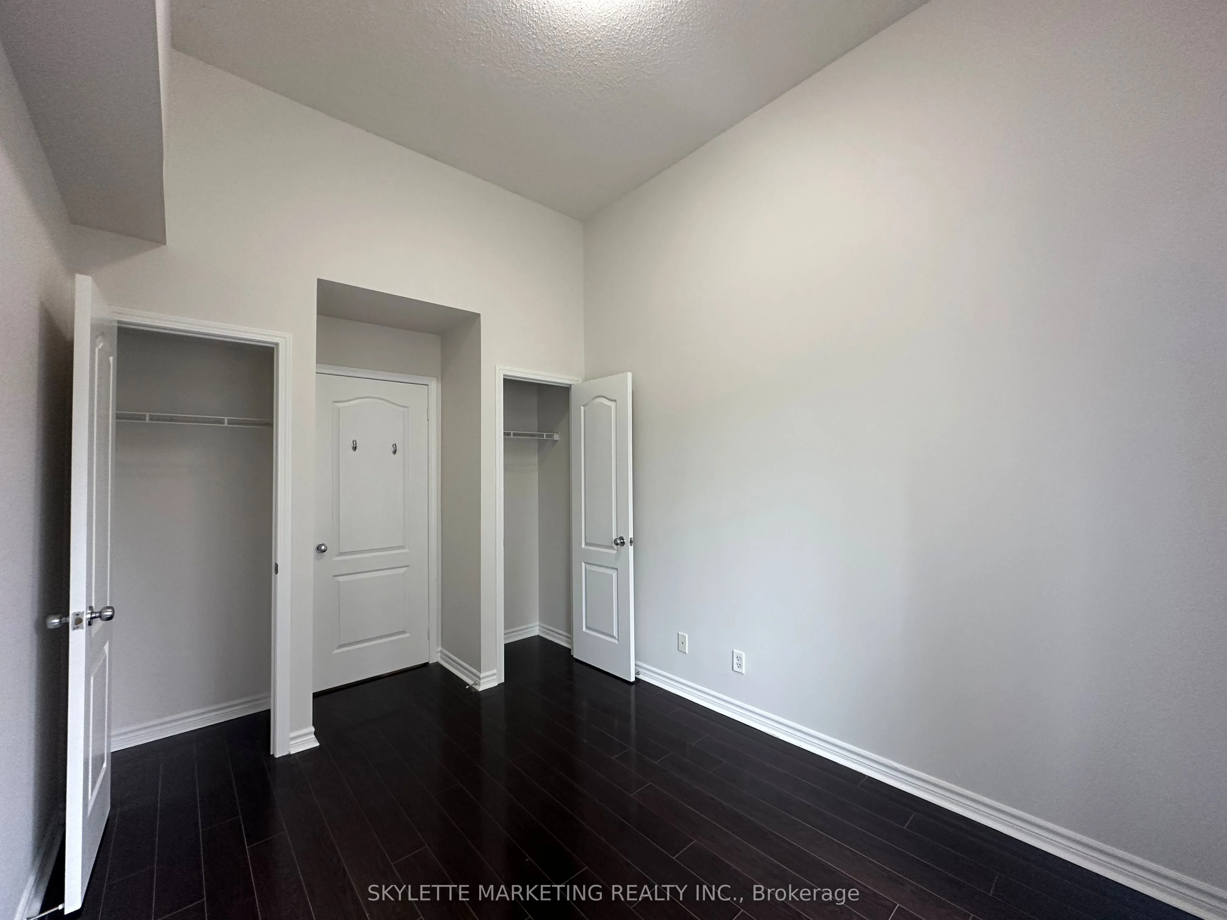 8 Rean Drive, #GV216