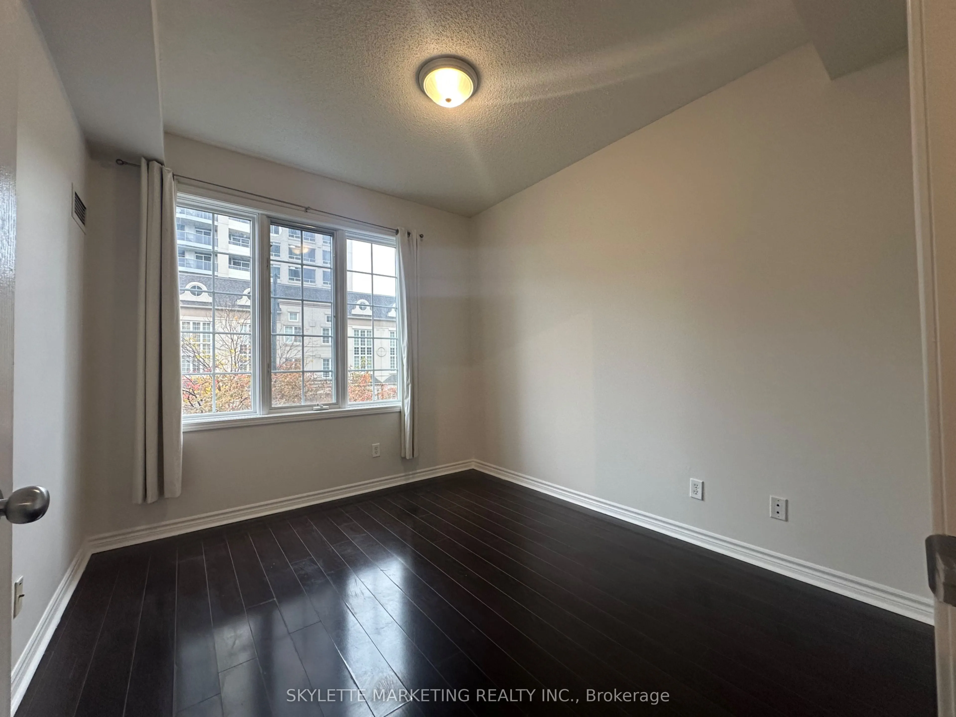 8 Rean Drive, #GV216