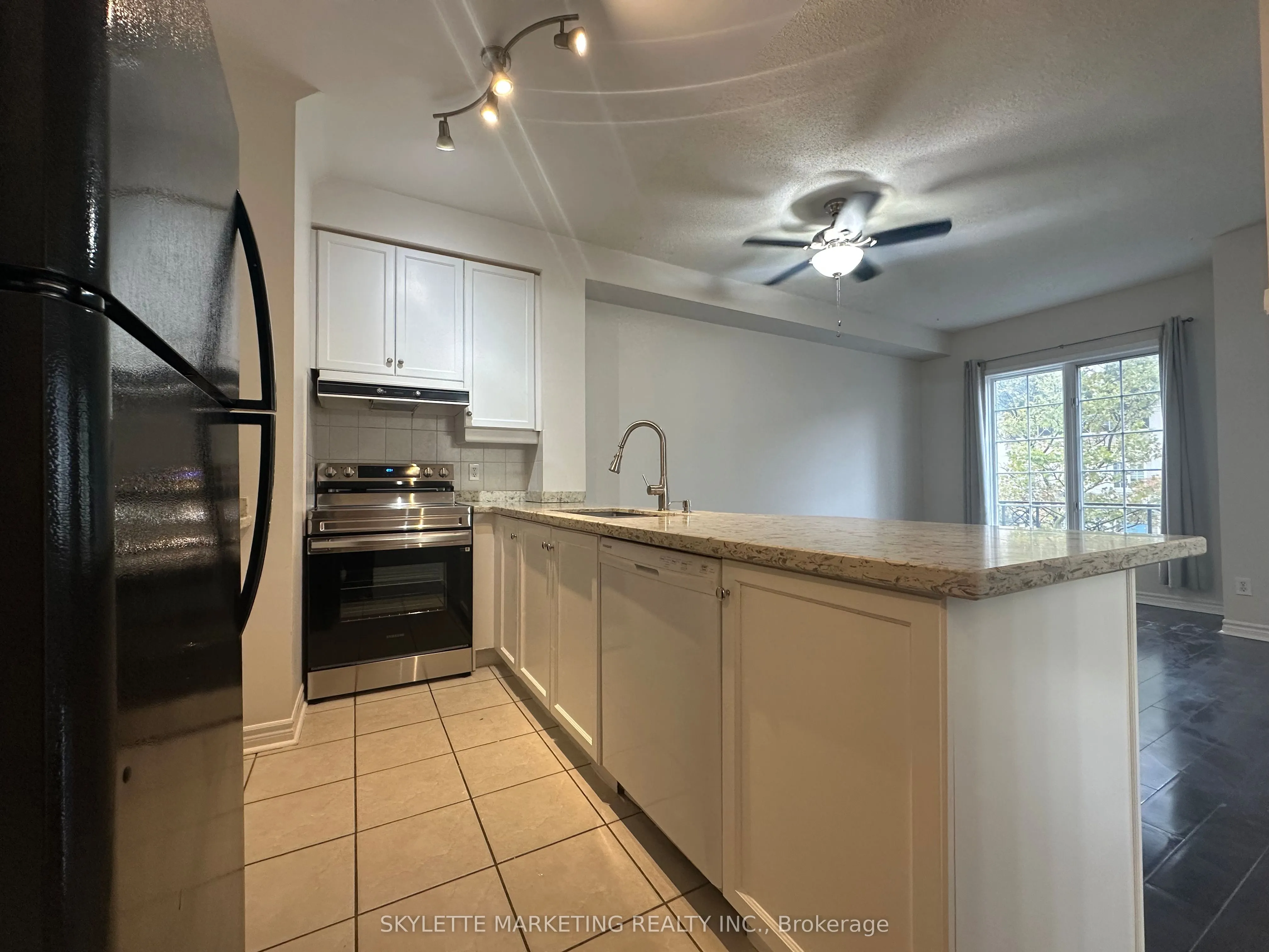 8 Rean Drive, #GV216