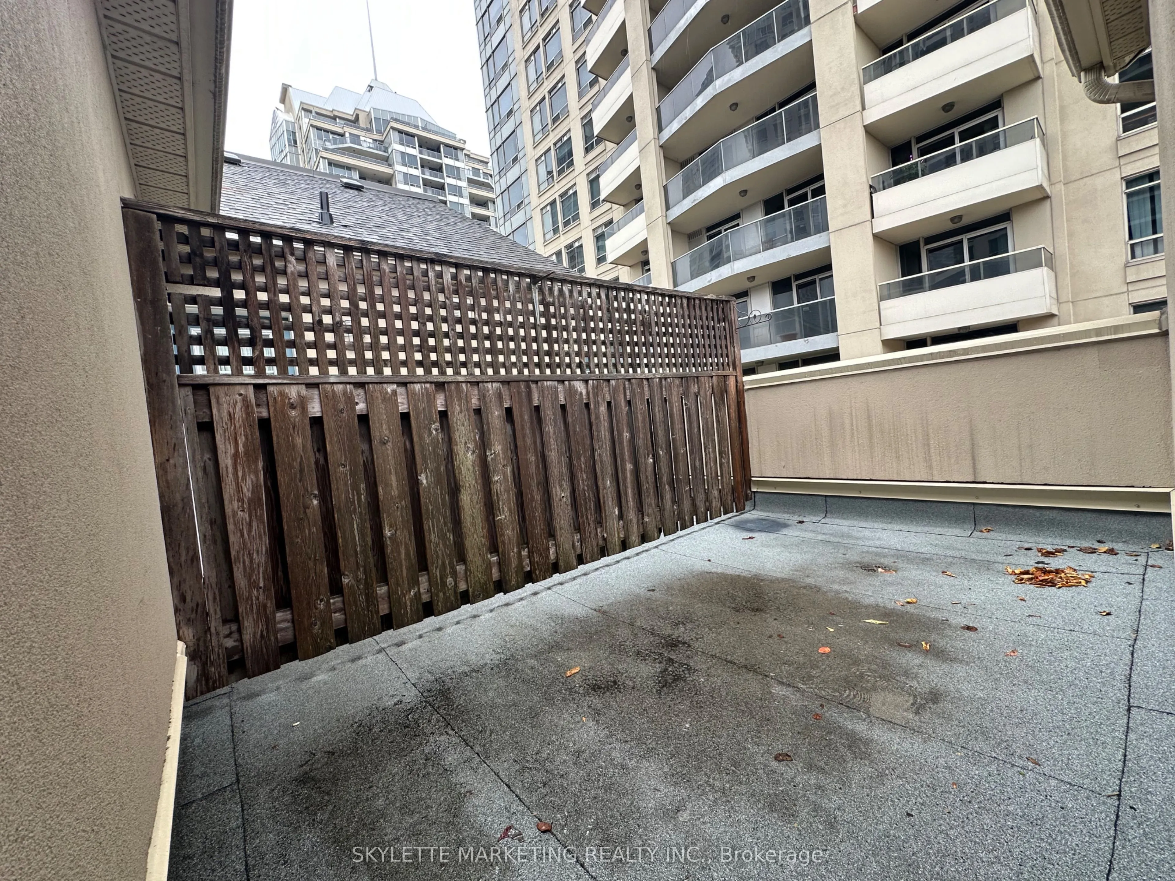 8 Rean Drive, #GV216