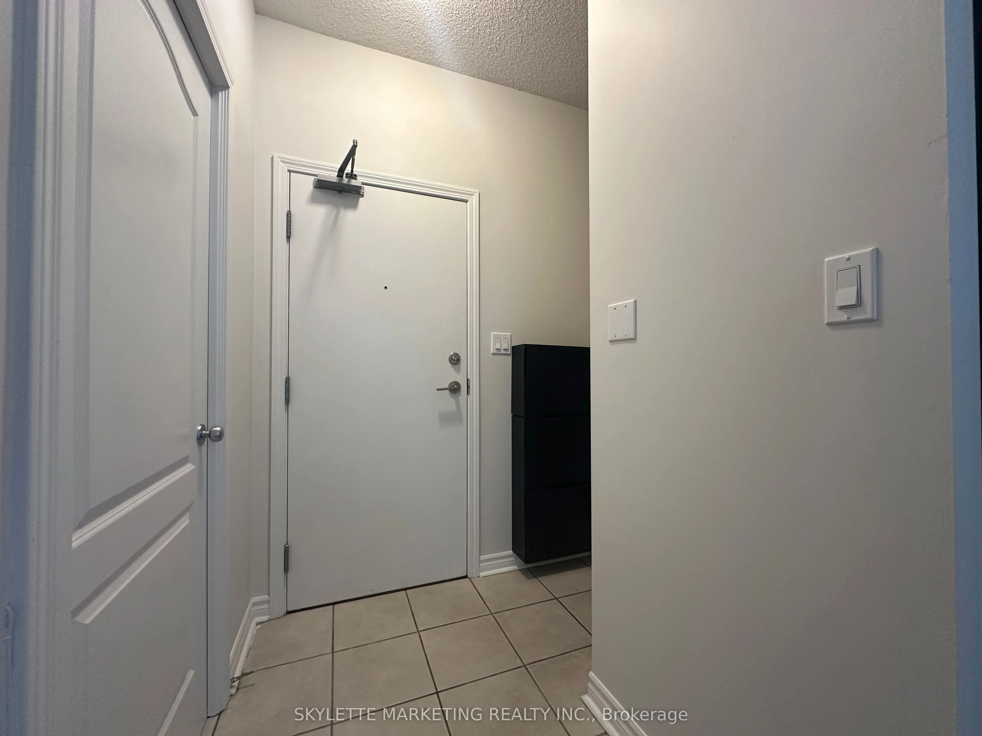 8 Rean Drive, #GV216