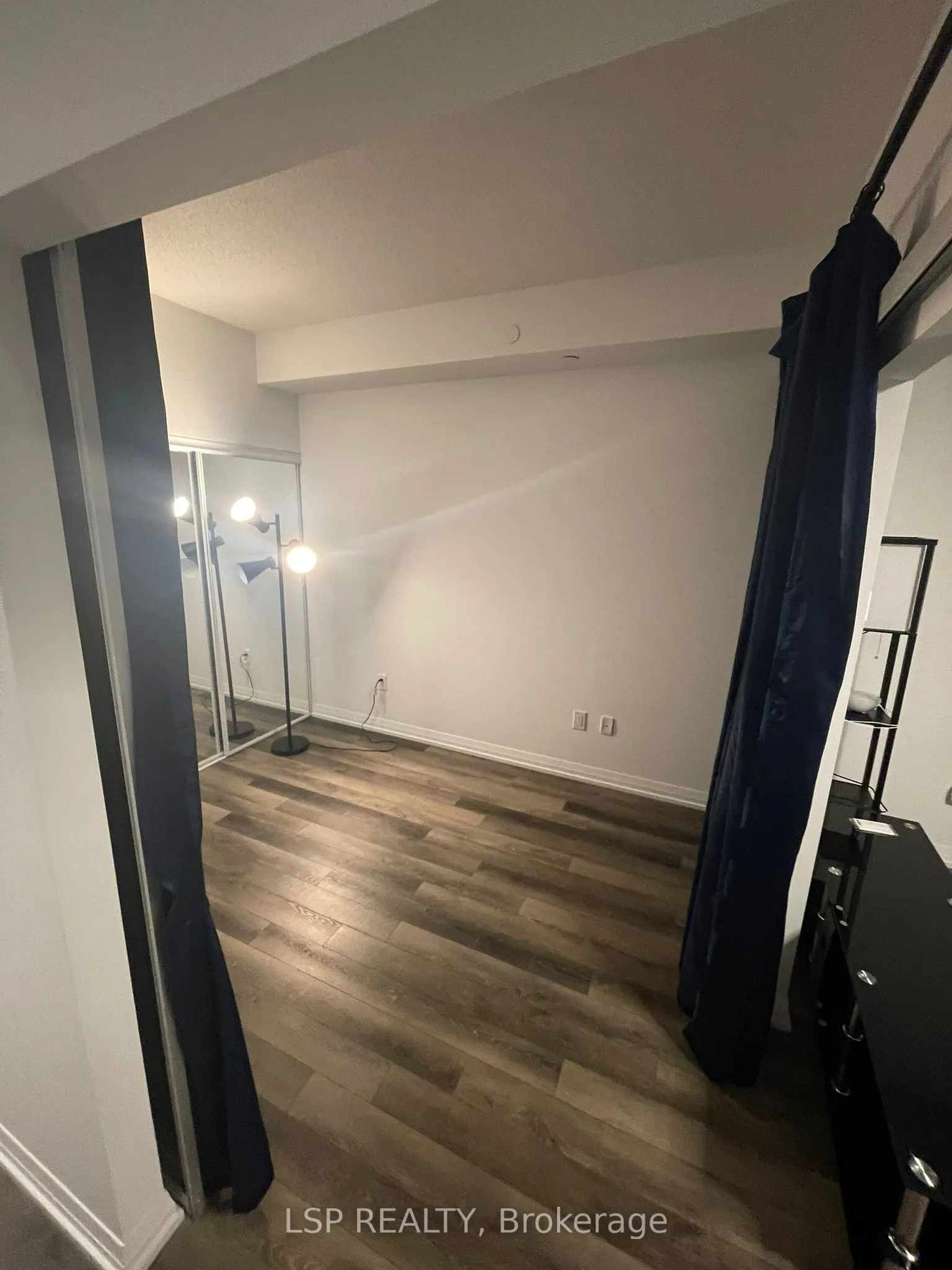 75 Canterbury Place E, #2815