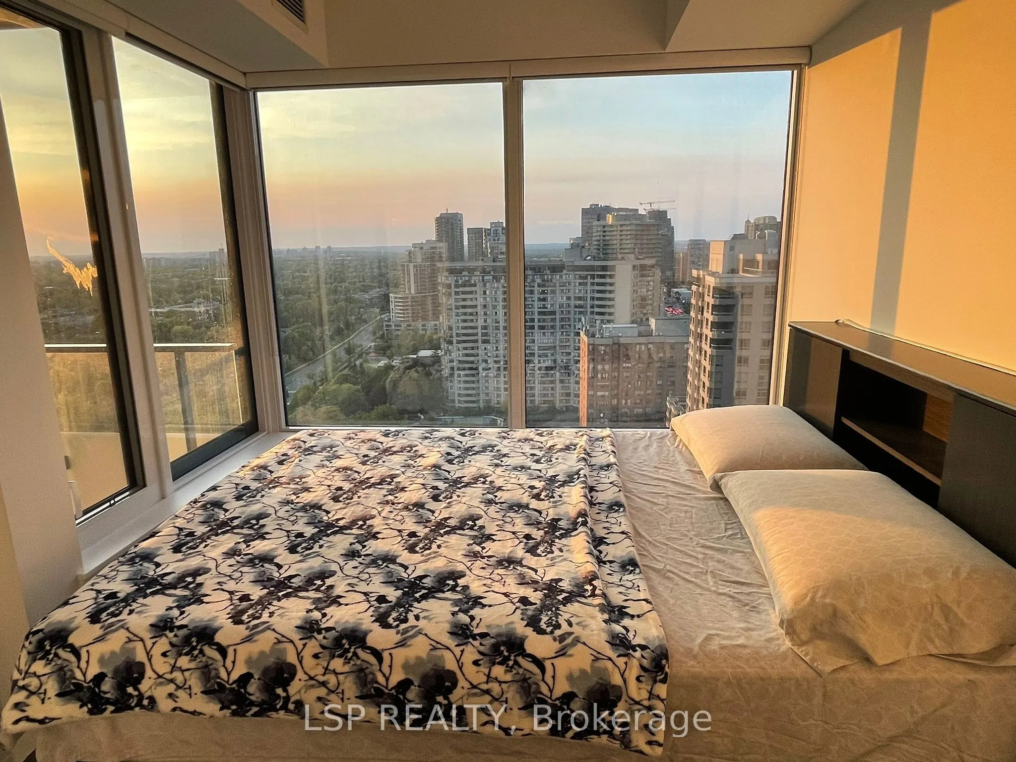 75 Canterbury Place E, #2815