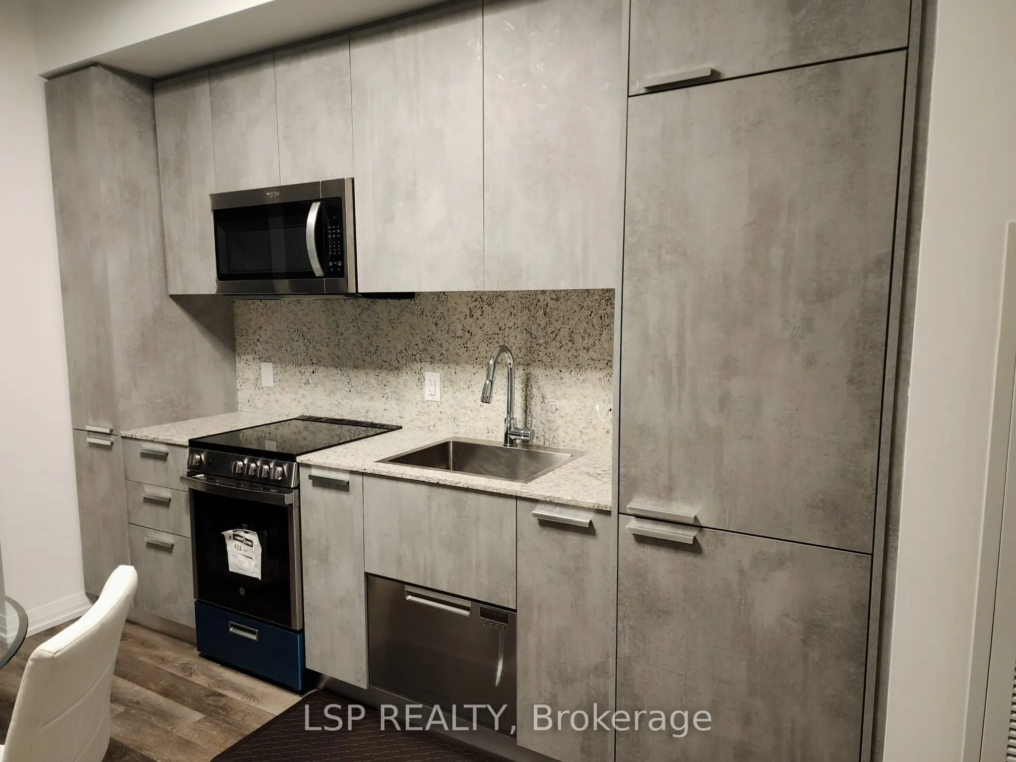 75 Canterbury Place E, #2815