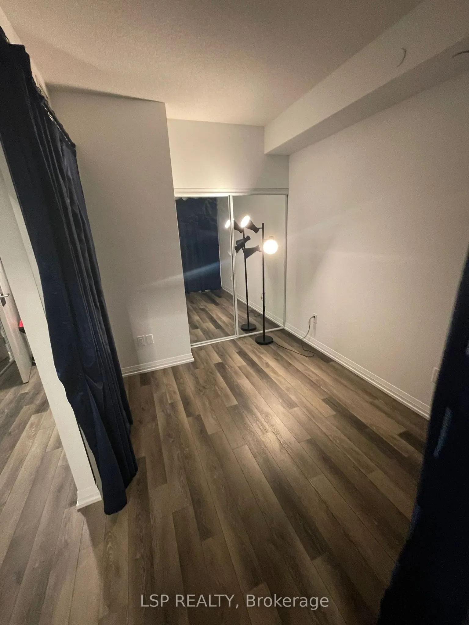 75 Canterbury Place E, #2815