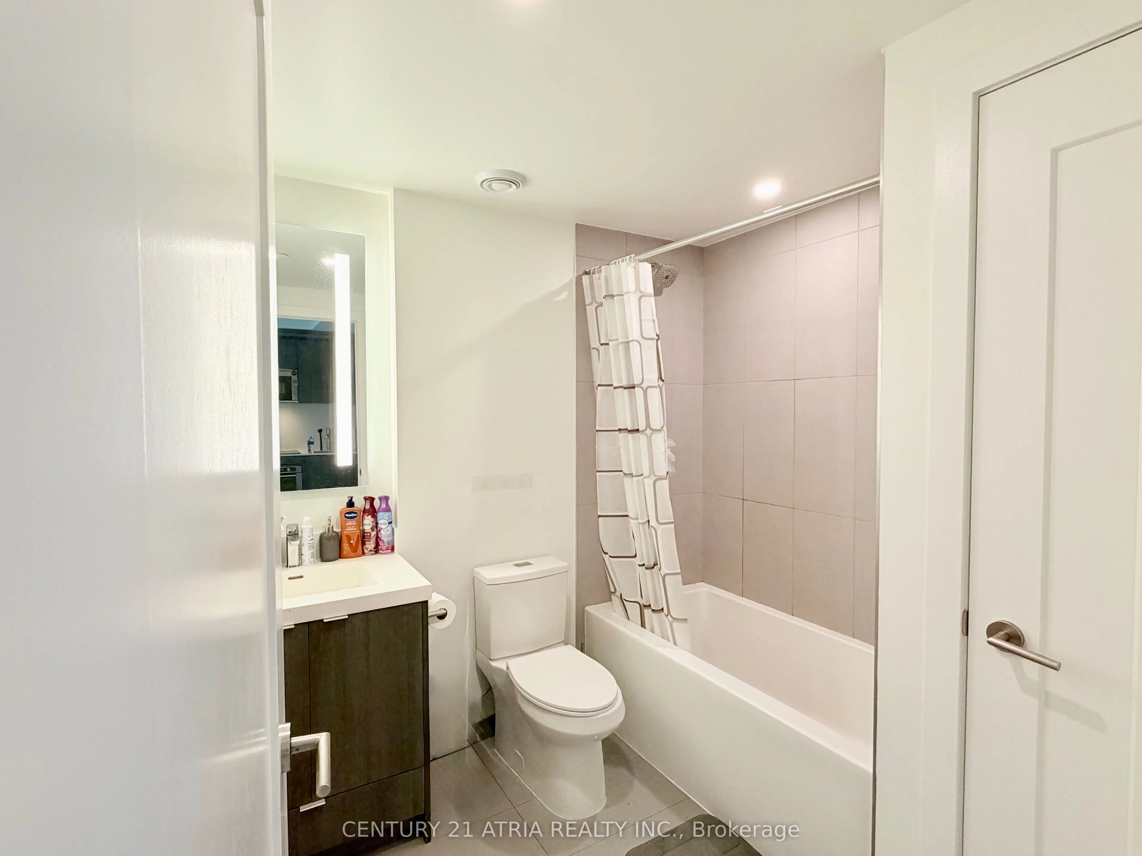 30 Inn On The Park Drive, #802