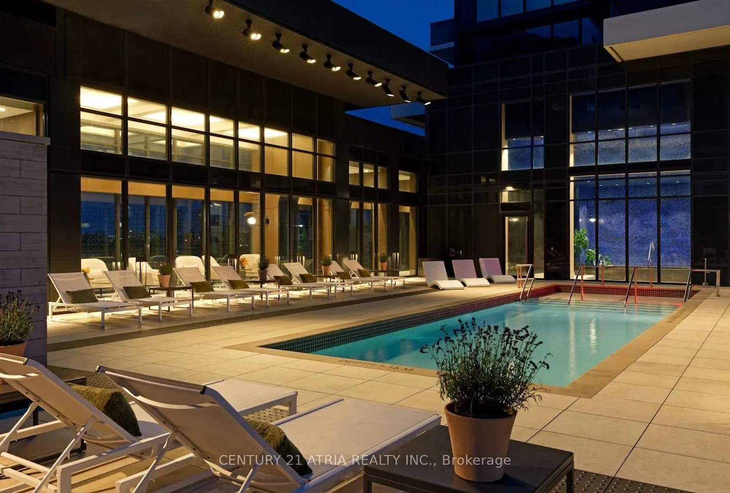 30 Inn On The Park Drive, #802