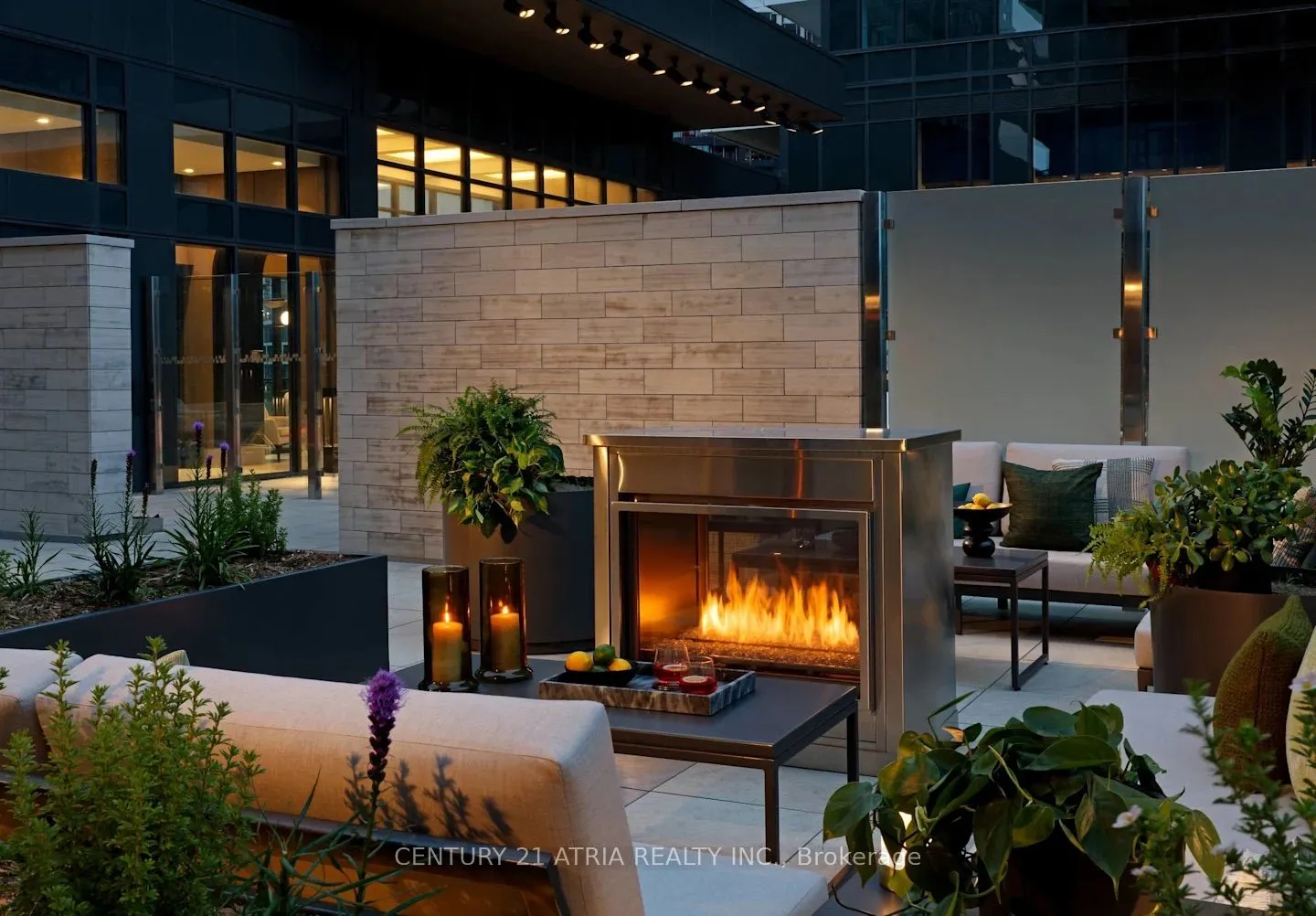 30 Inn On The Park Drive, #802