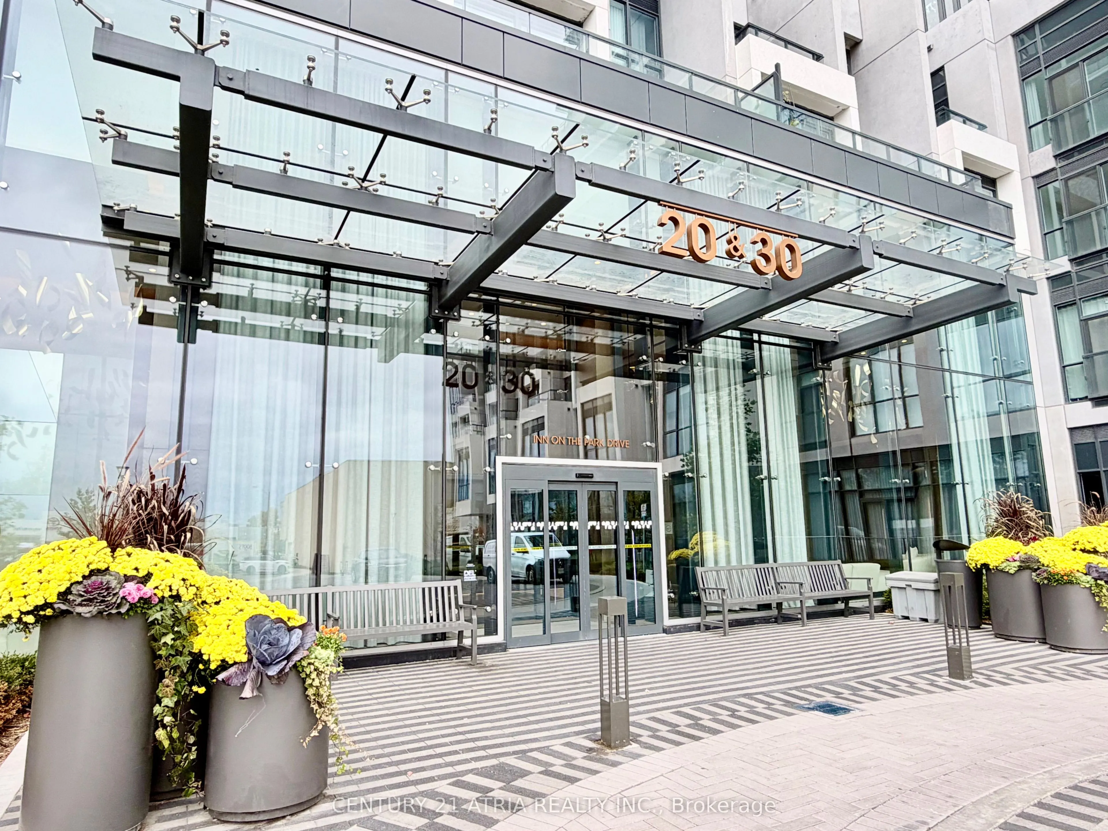 30 Inn On The Park Drive, #802