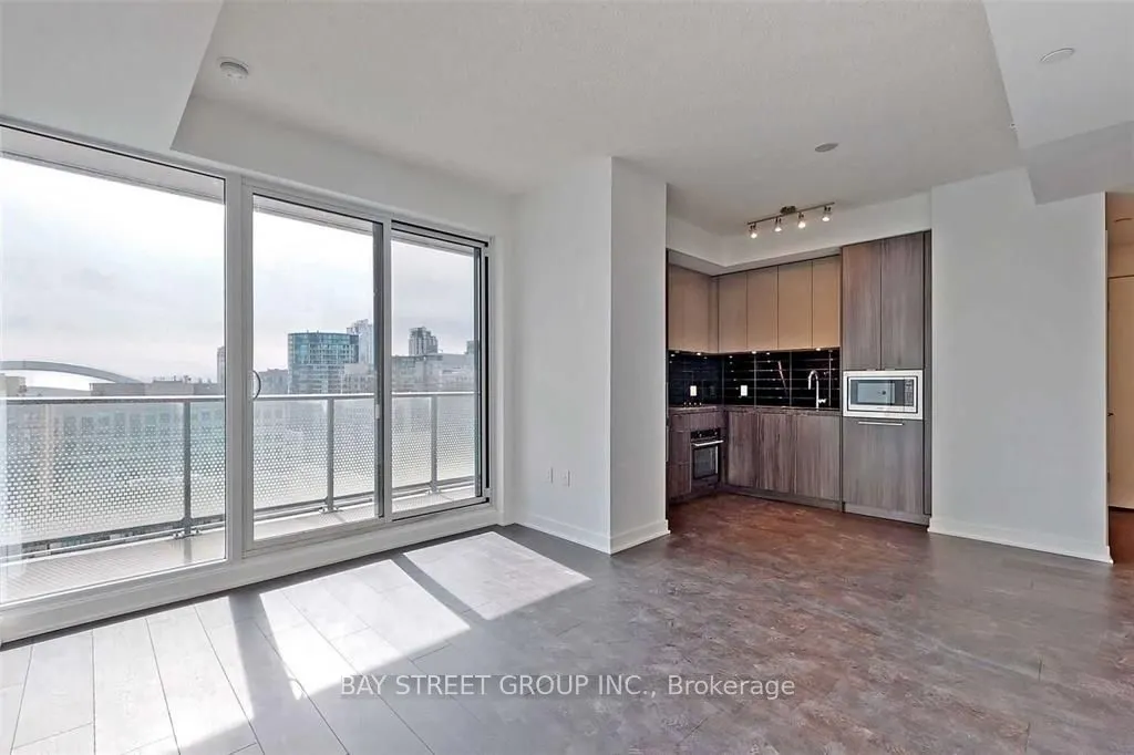 125 Blue Jays Way, #3911