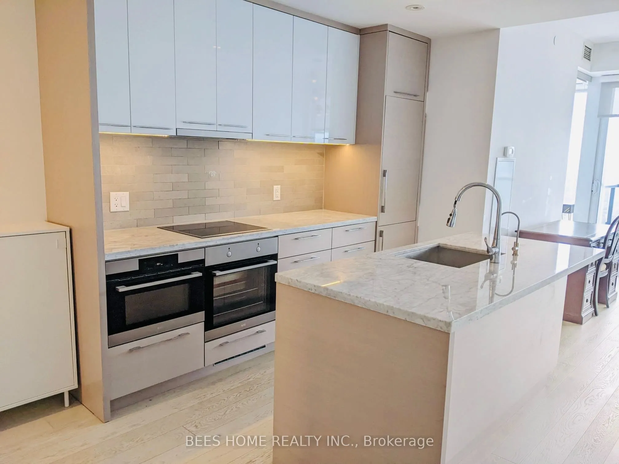 488 University Avenue, #4703