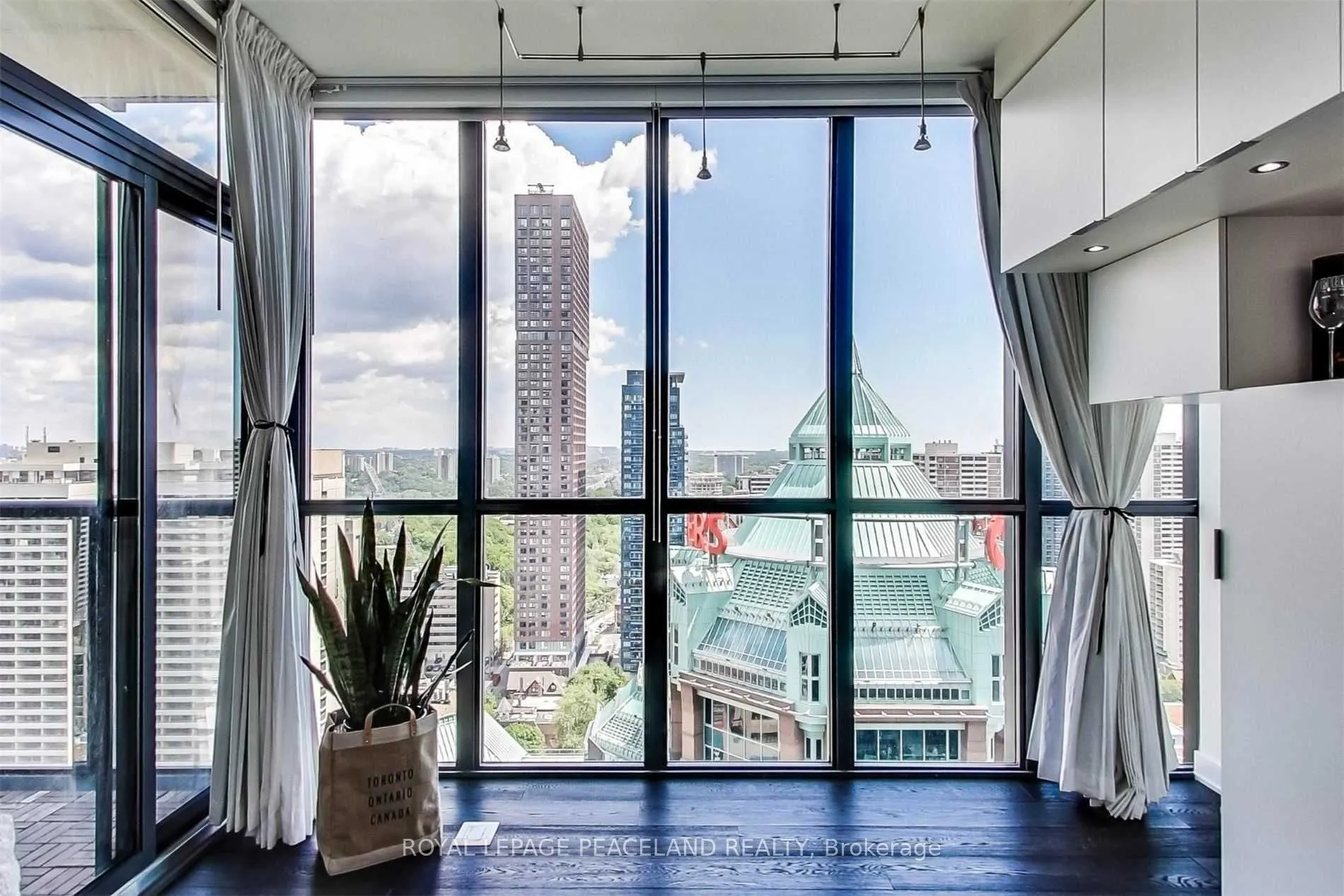 110 Charles Street E, #2901