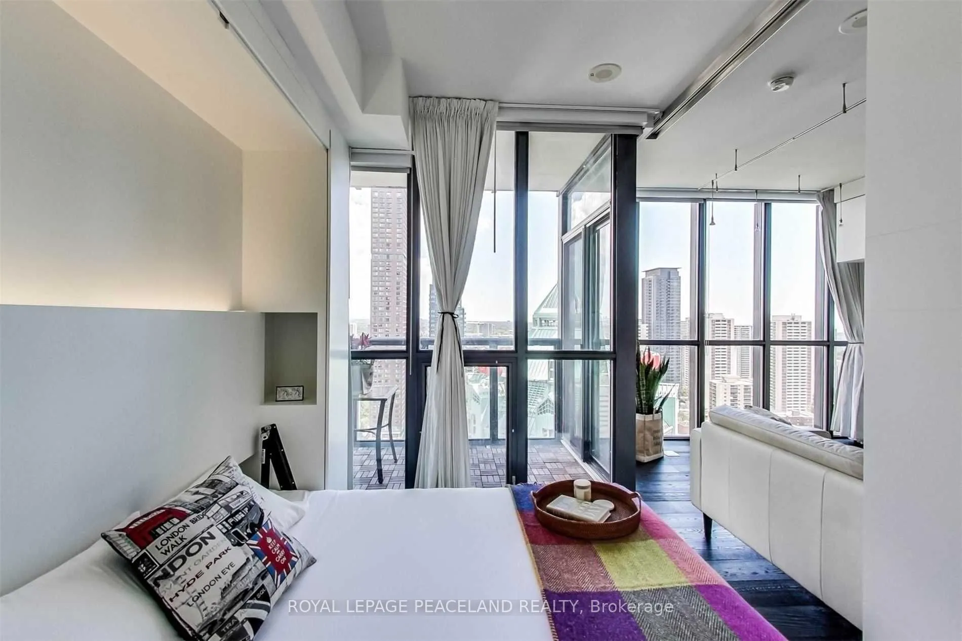 110 Charles Street E, #2901