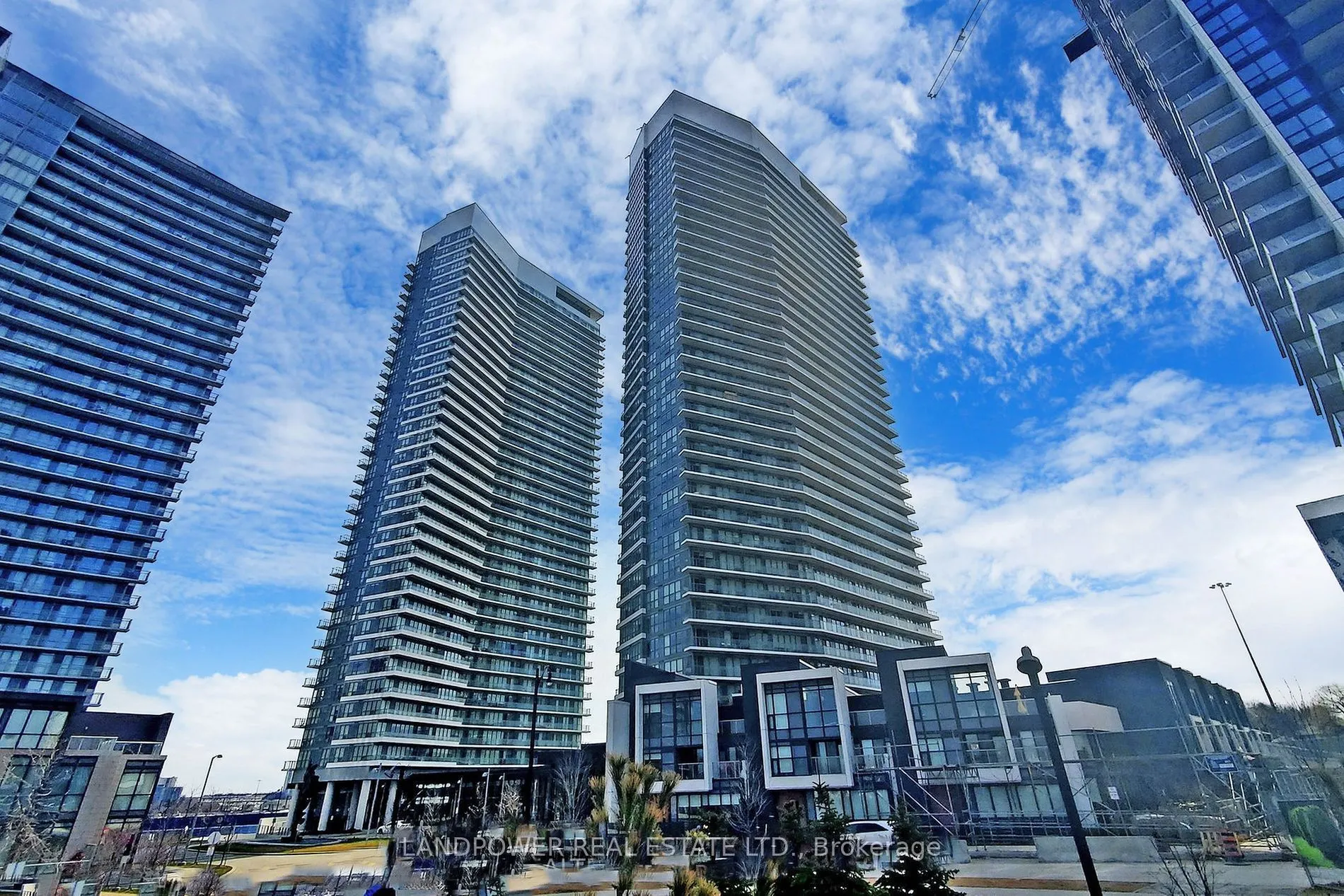 115 McMahon Drive, #3502