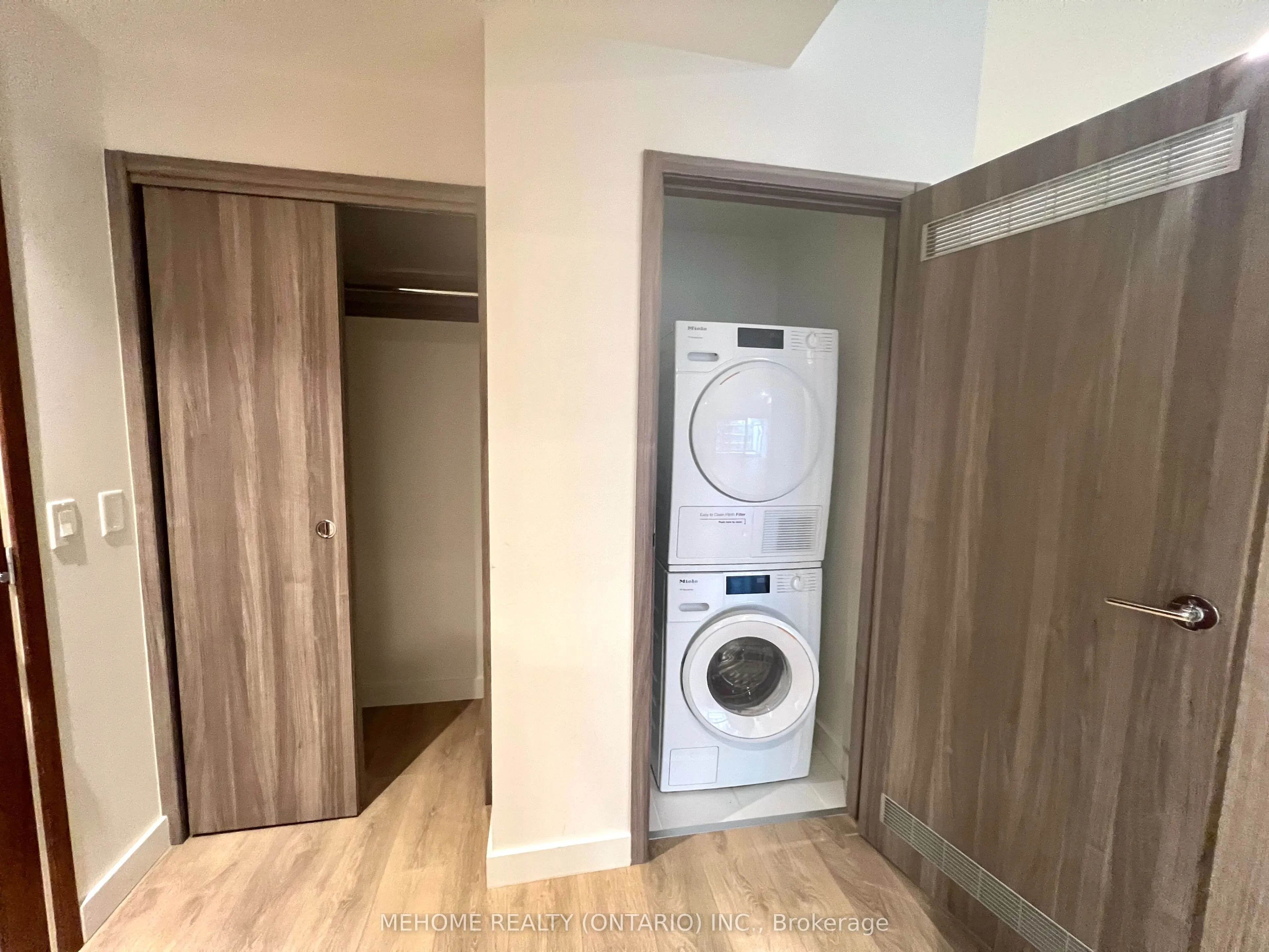 95 McMahon Drive E, #1608