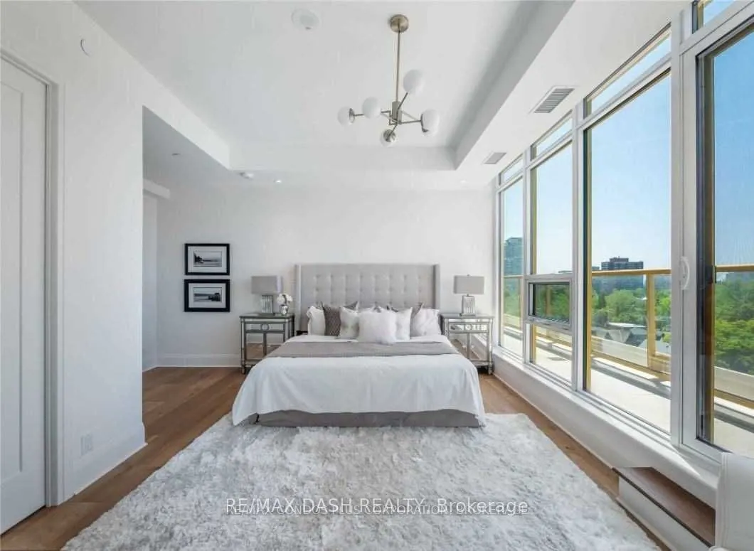 151 Avenue Road, #806