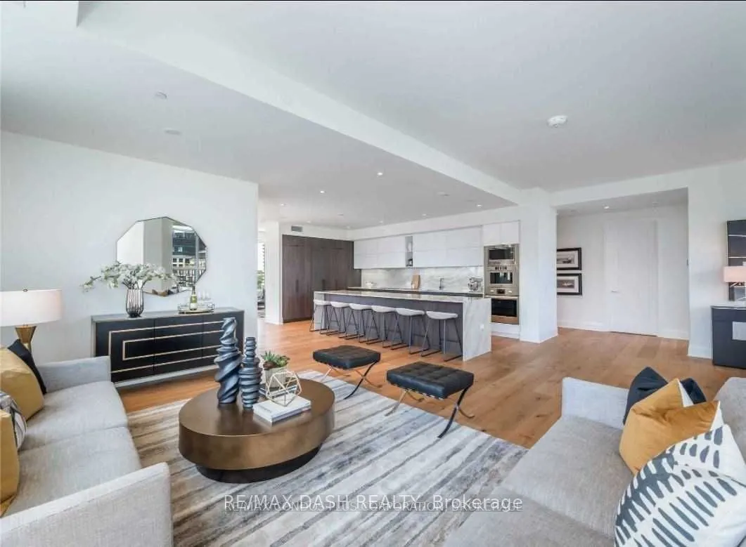 151 Avenue Road, #806