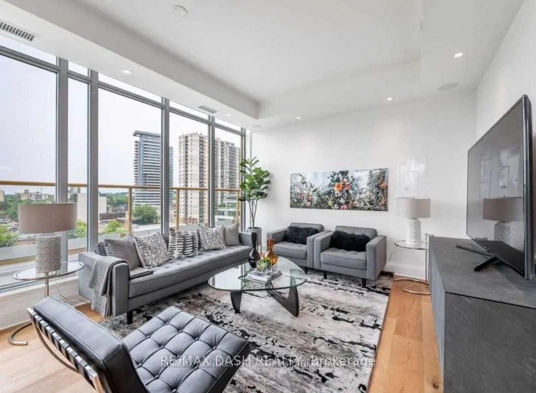 151 Avenue Road, #806