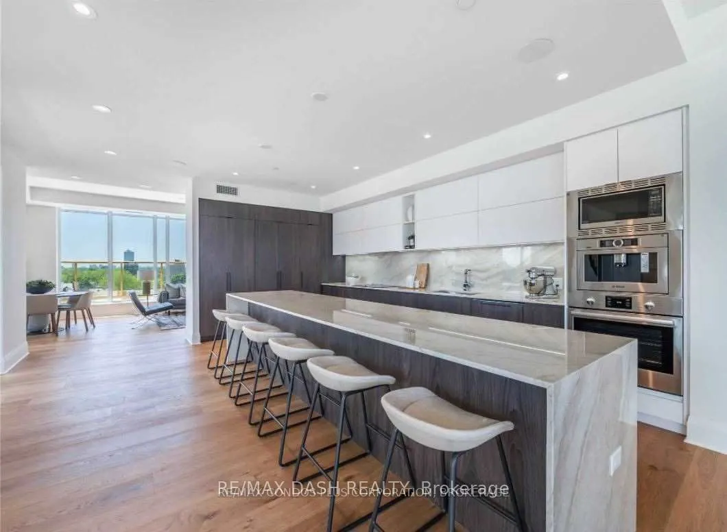 151 Avenue Road, #806