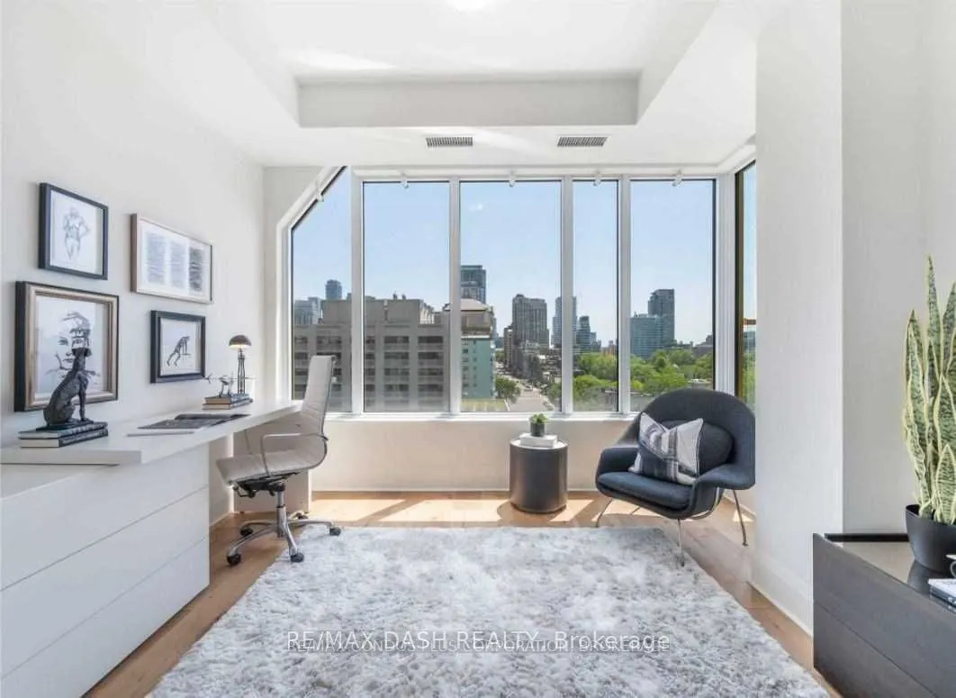 151 Avenue Road, #806