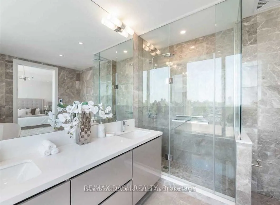 151 Avenue Road, #806