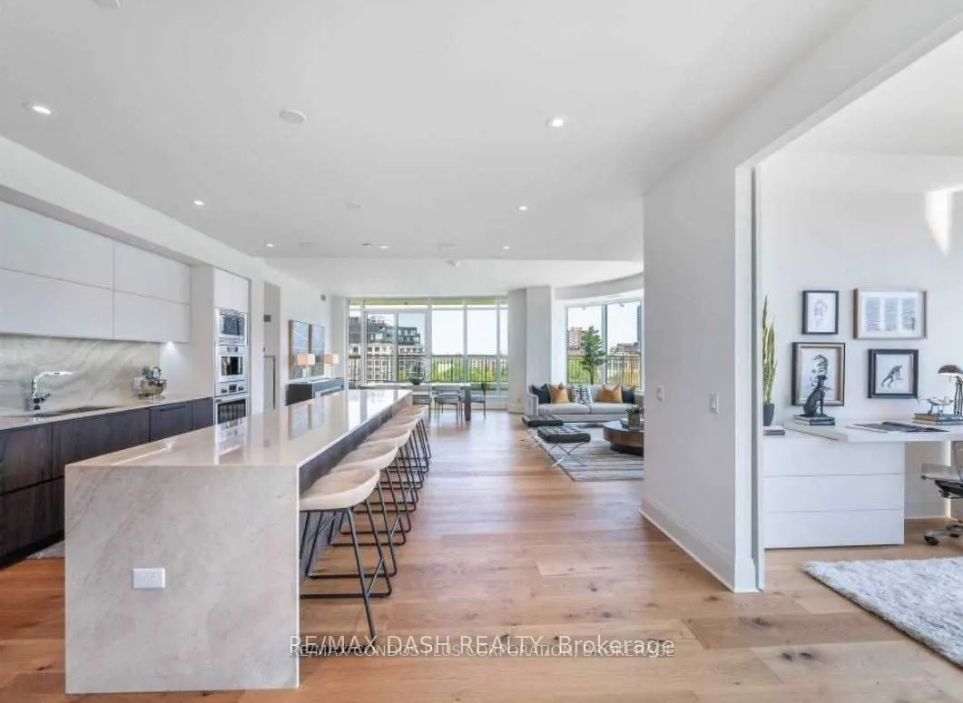 151 Avenue Road, #806