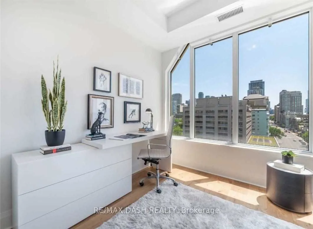 151 Avenue Road, #806