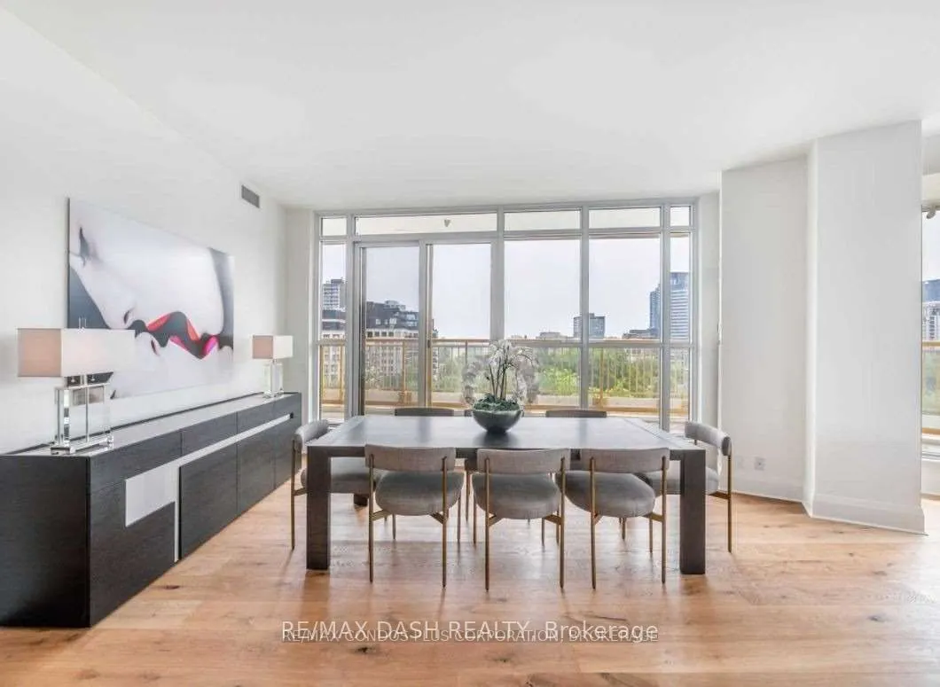 151 Avenue Road, #806